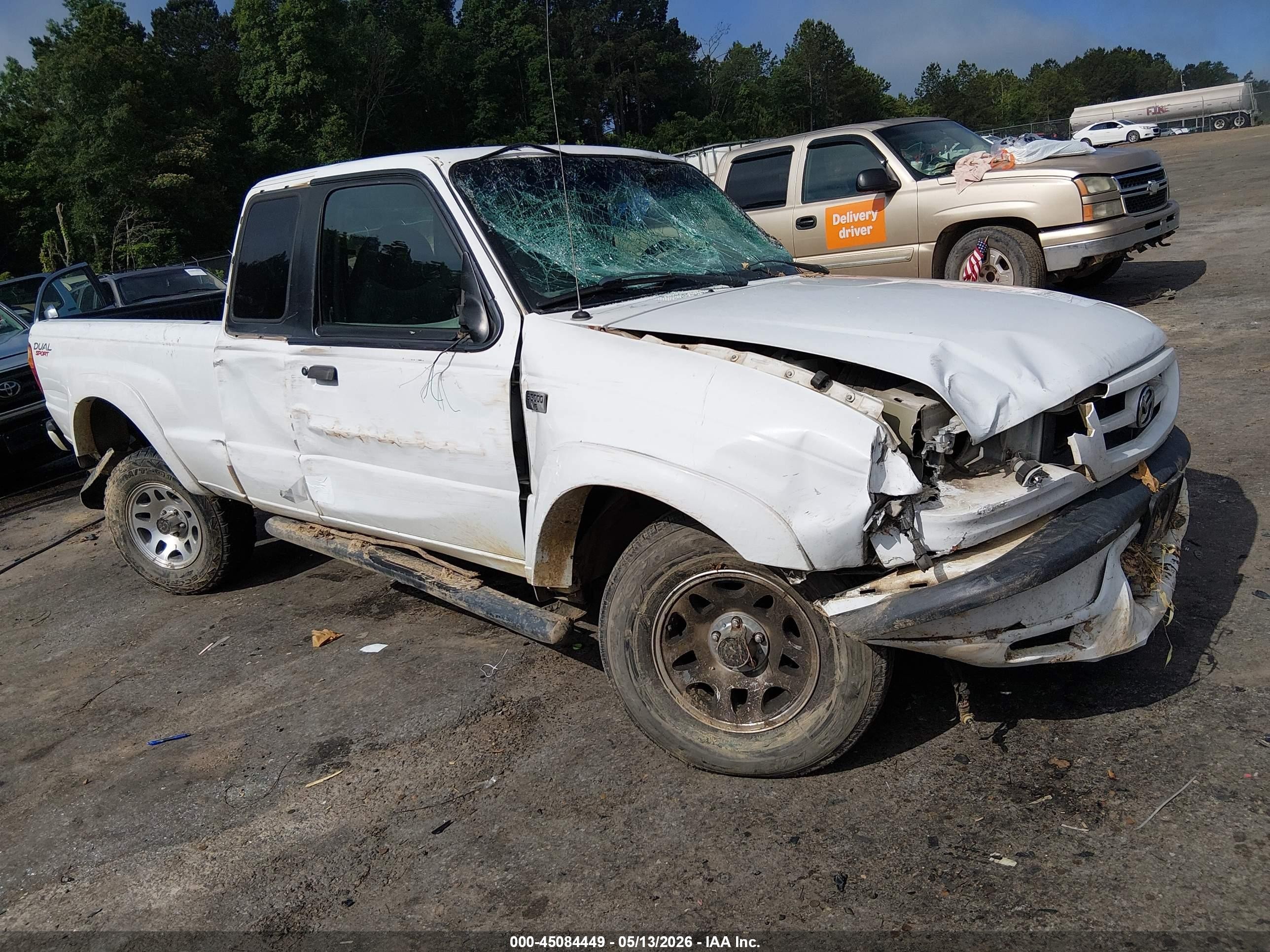 2001 Mazda B-Series DS, VIN 4F4YR16V01TM25274 — Front end