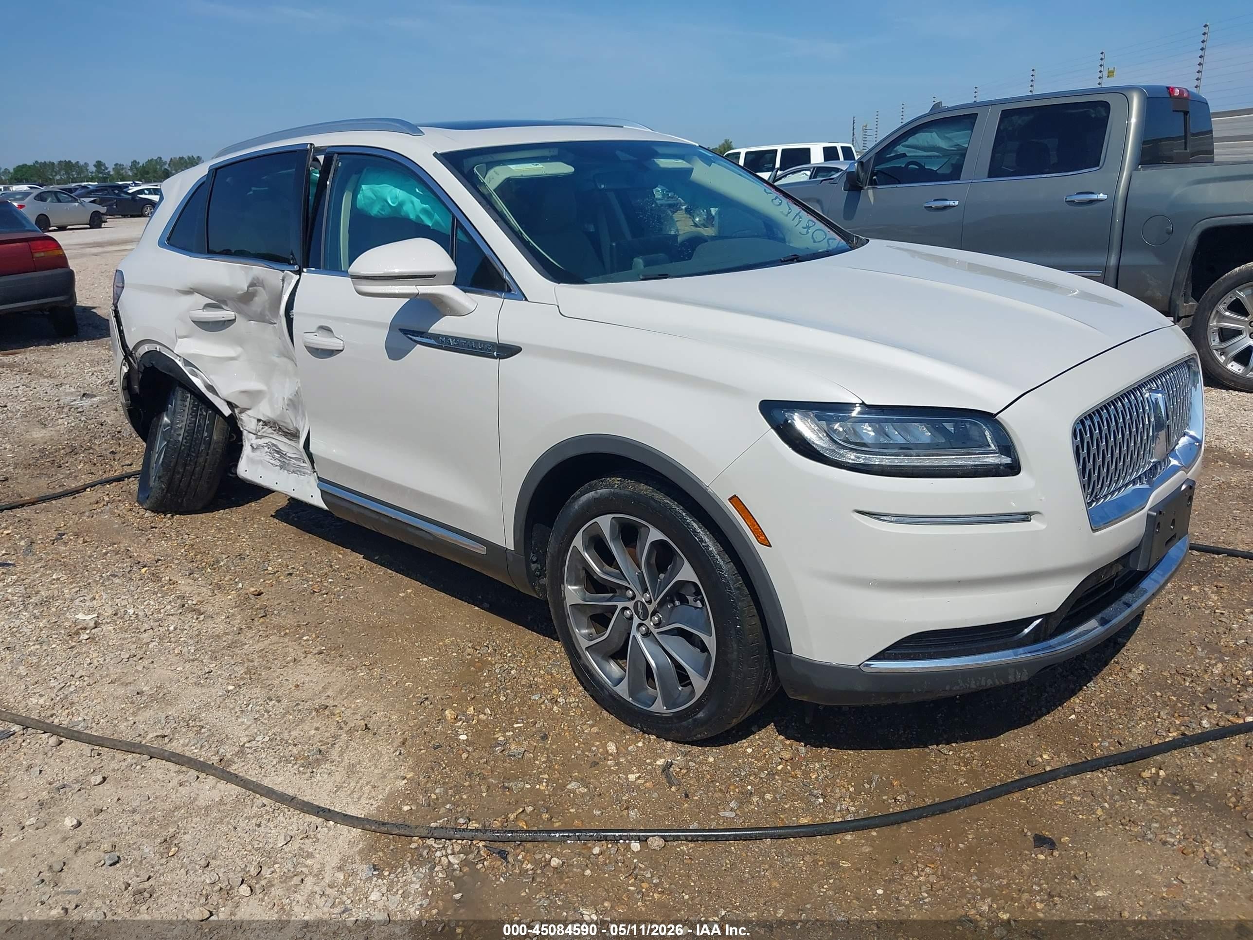 2023 Lincoln Nautilus Reserve, VIN 2LMPJ8KP5PBL15647 — Side