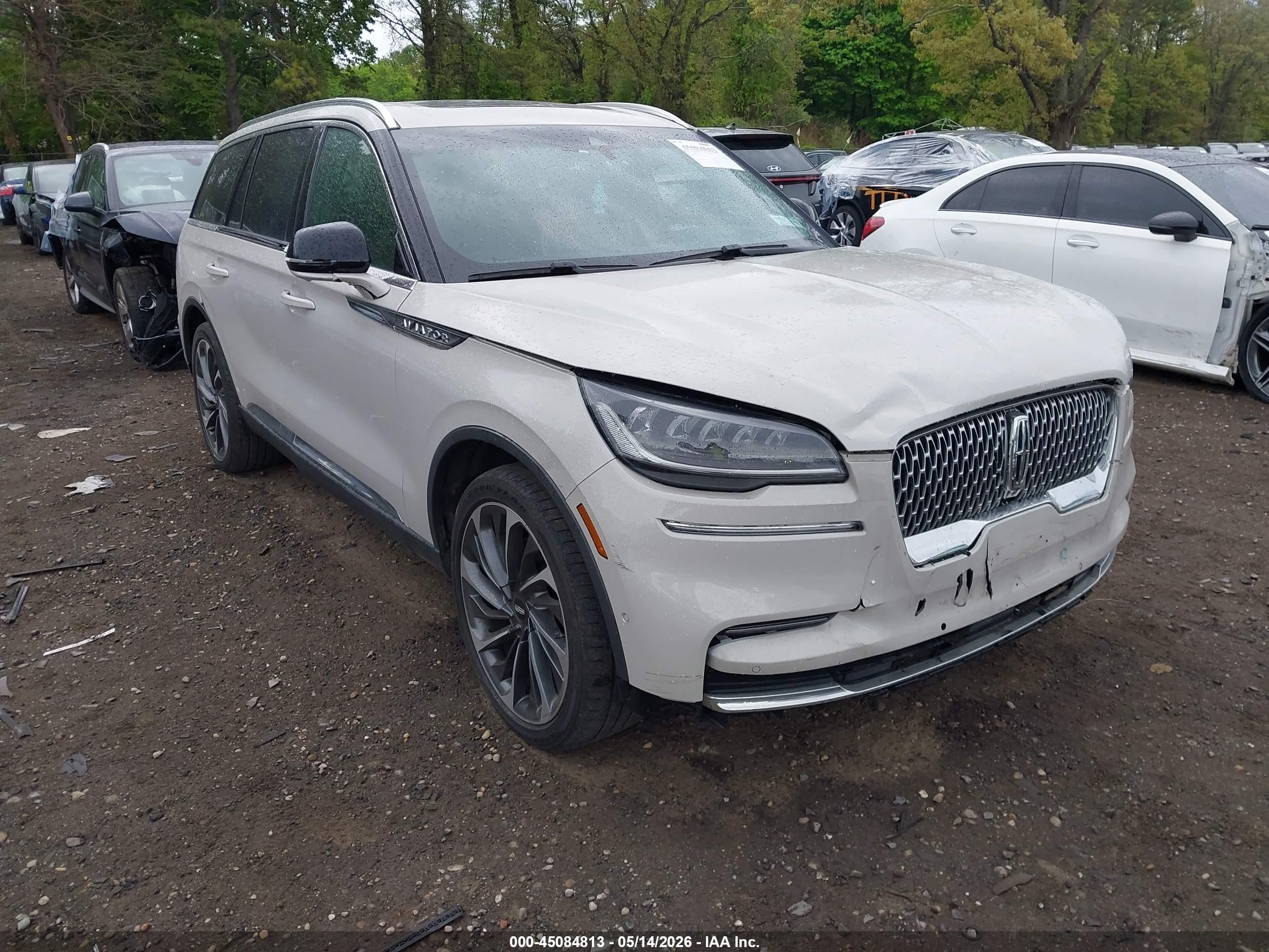 2022 Lincoln Aviator Reserve, VIN 5LM5J7XC1NGL02593 — Front end