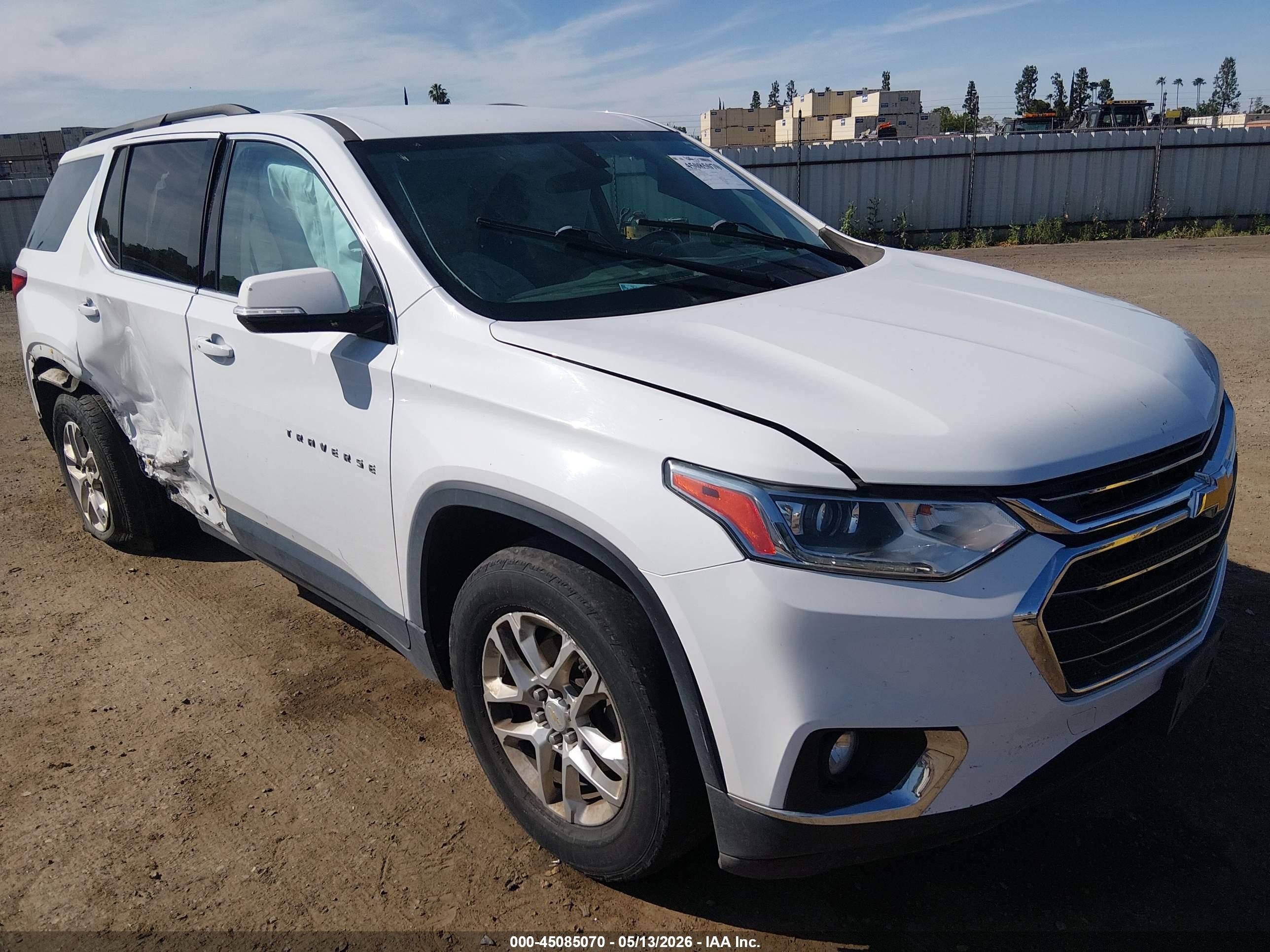 2019 Chevrolet Traverse LT Cloth, VIN 1GNERGKW5KJ209826 — Side