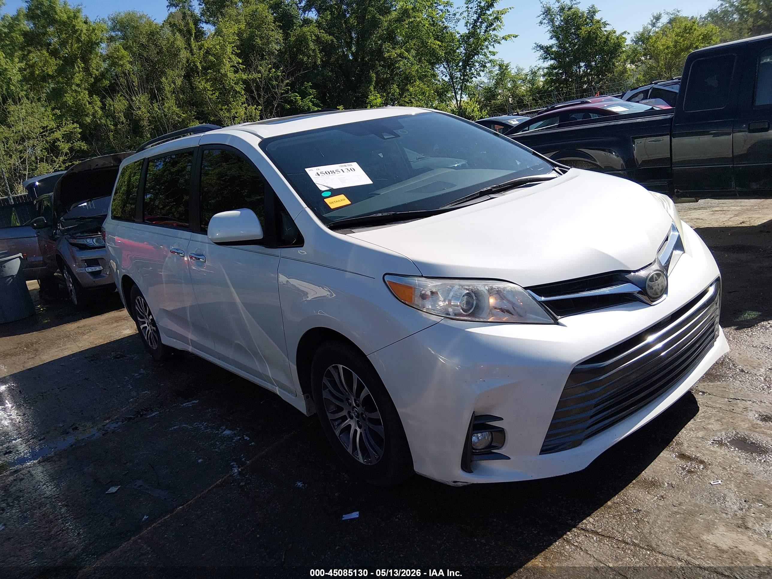 2018 Toyota Sienna XLE Premium, VIN 5TDYZ3DC1JS951286 — Hail