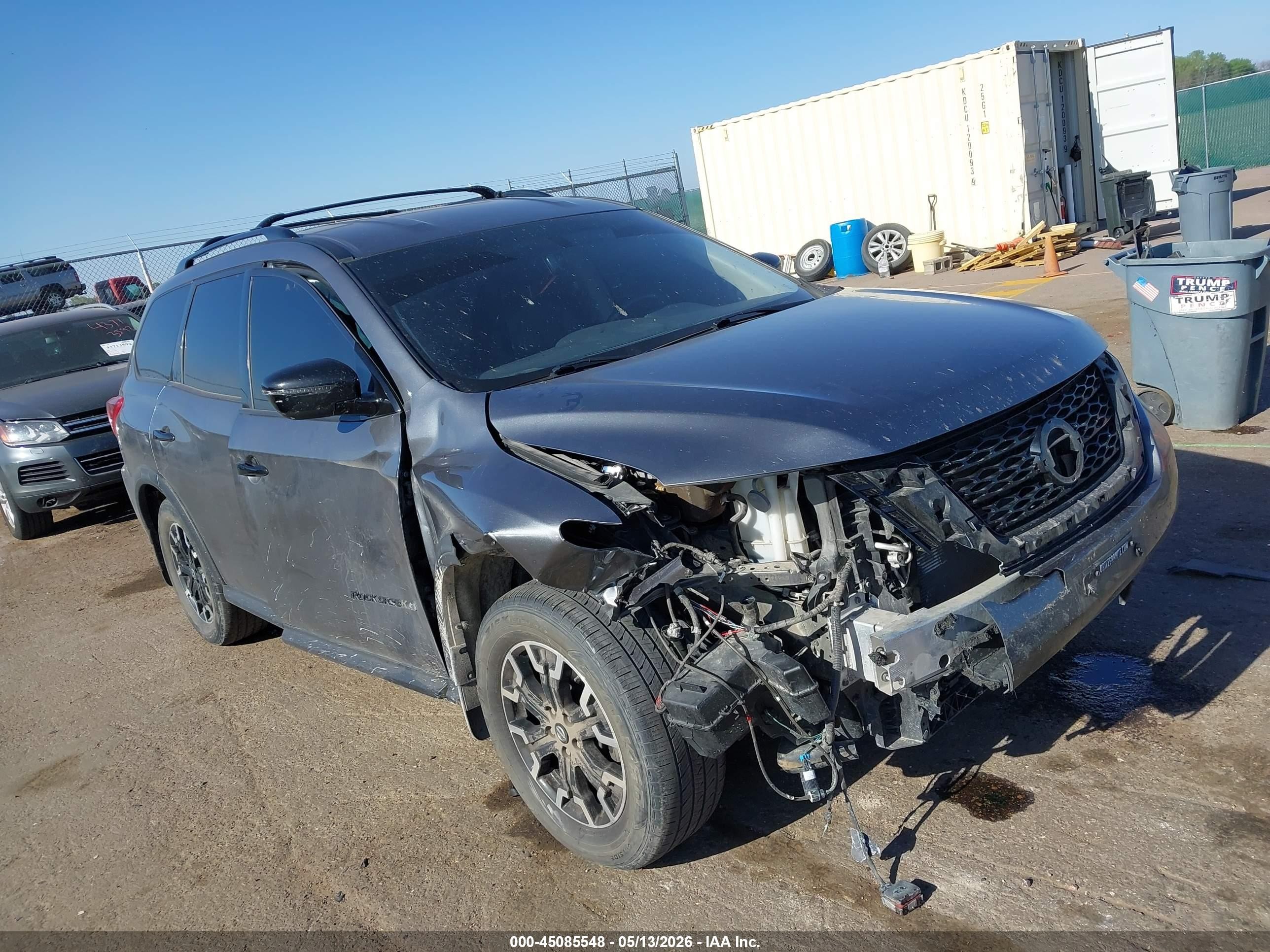 2020 Nissan Pathfinder SV, VIN 5N1DR2BM7LC640255 — Front end