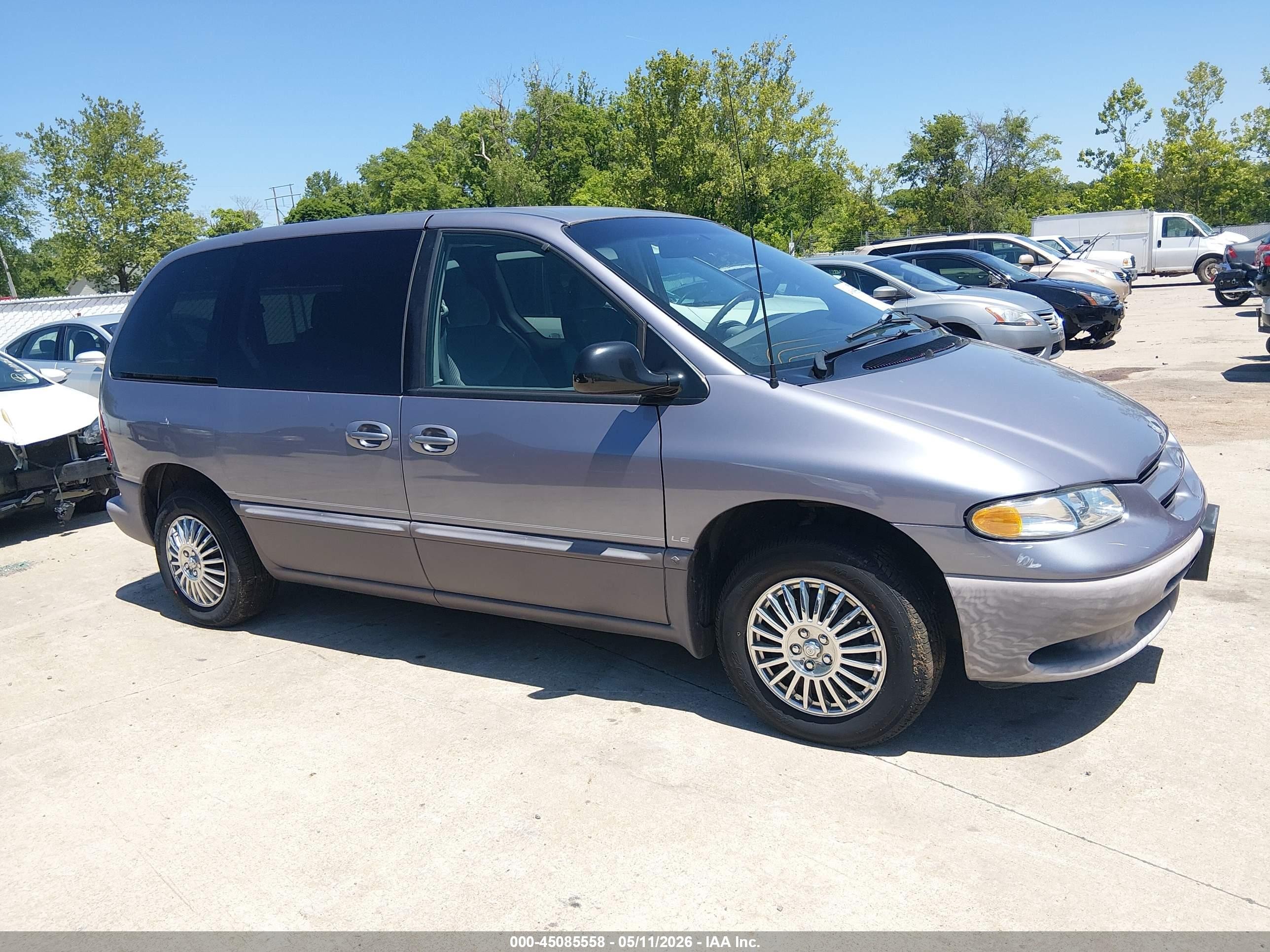 1996 Dodge Caravan, VIN 1B4GP55R8TB370052 — Normal wear