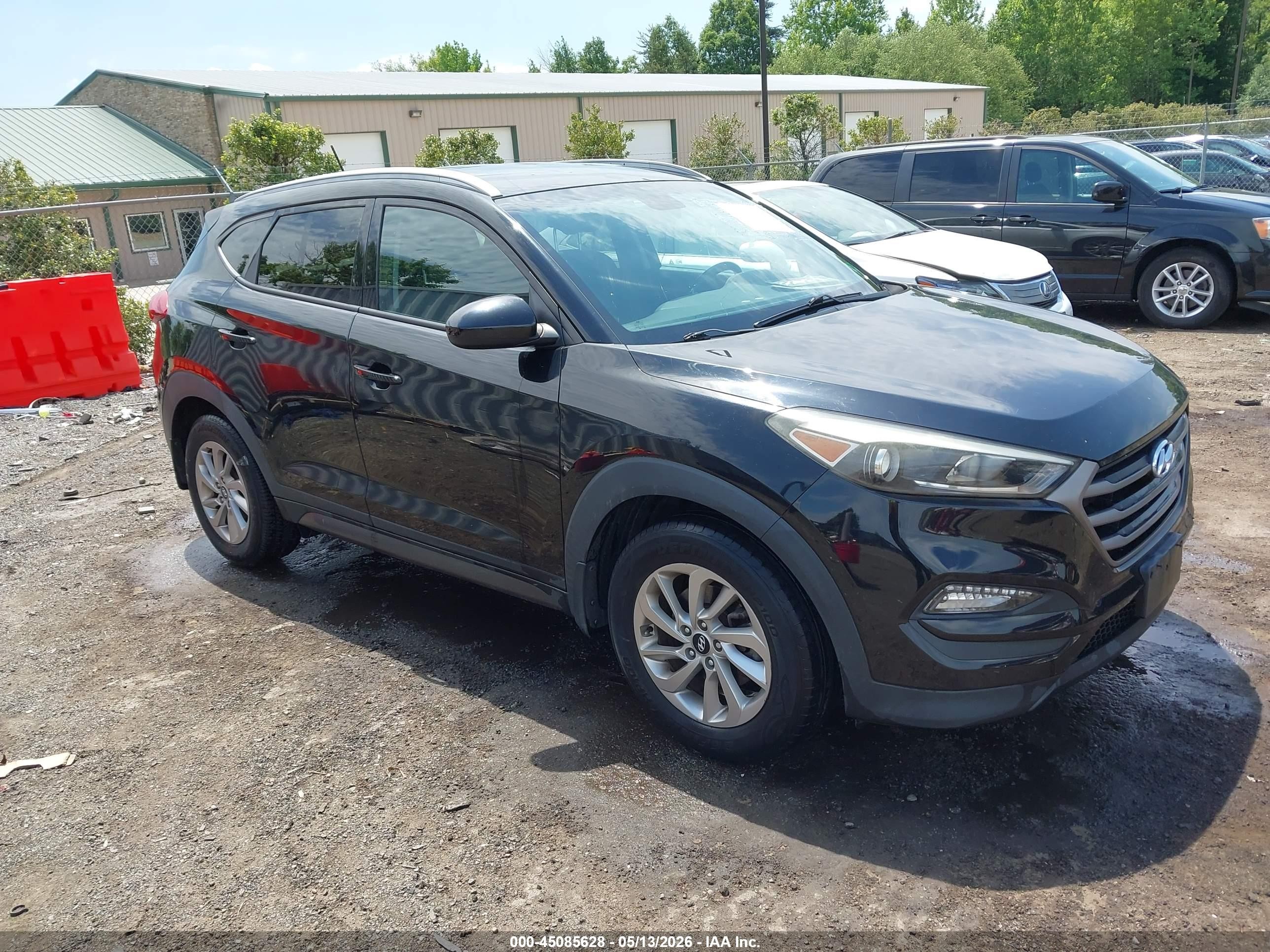 2016 Hyundai Tucson SE, VIN KM8J3CA40GU039197 — Front end
