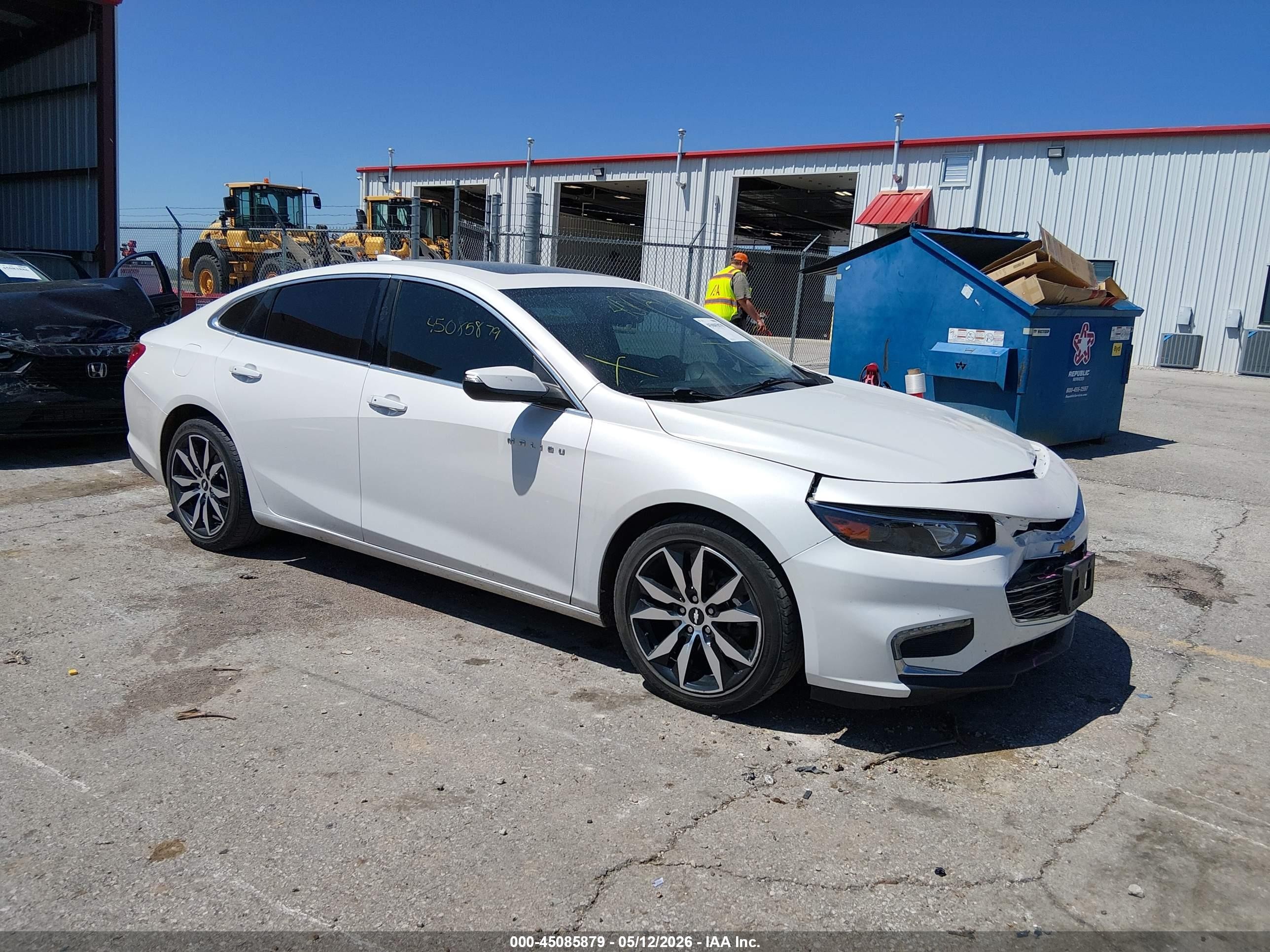 2016 Chevrolet Malibu LT, VIN 1G1ZE5ST2GF286415 — Front end