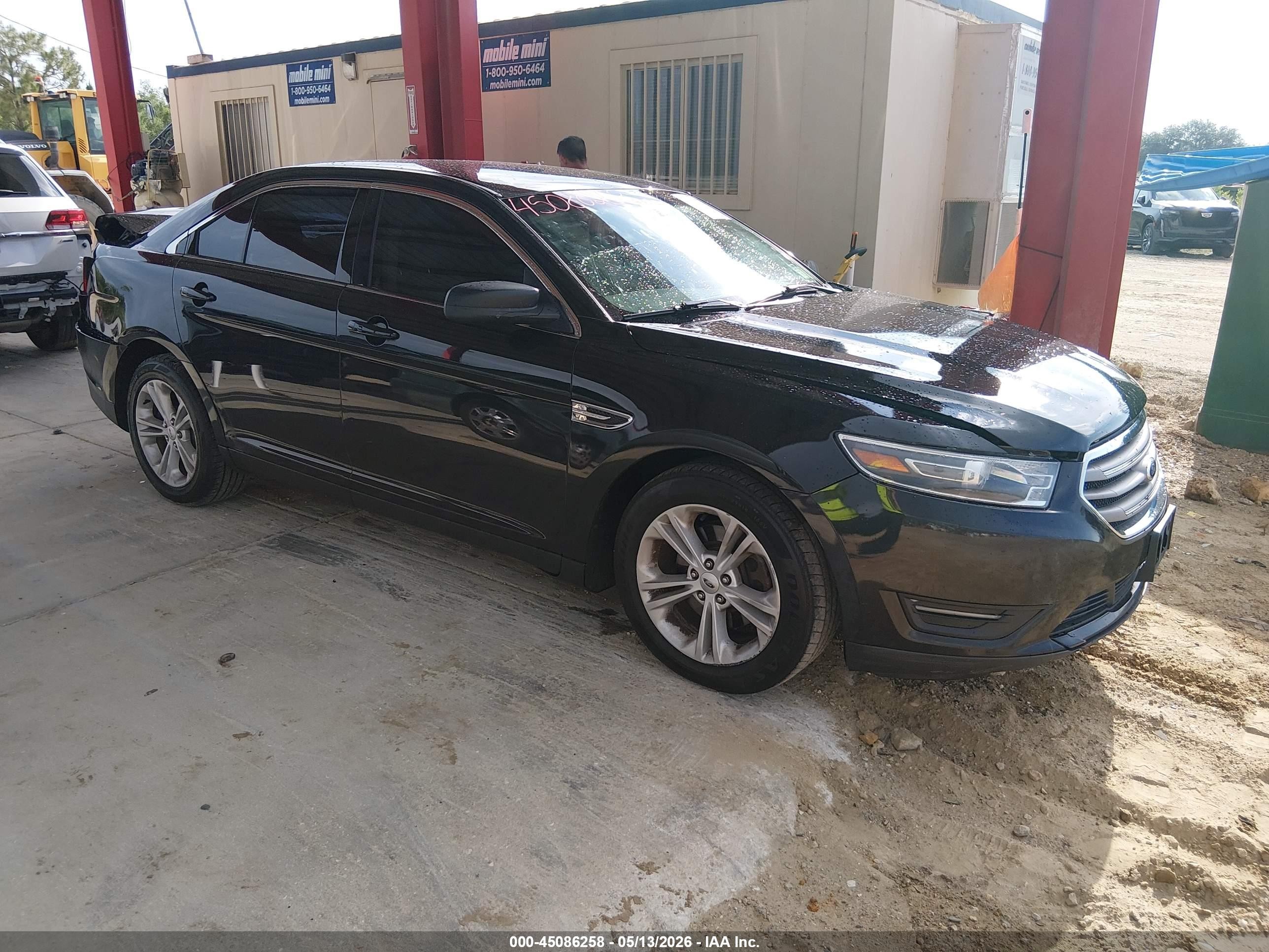 2015 Ford Taurus SEL, VIN 1FAHP2H8XFG195616 — Зад