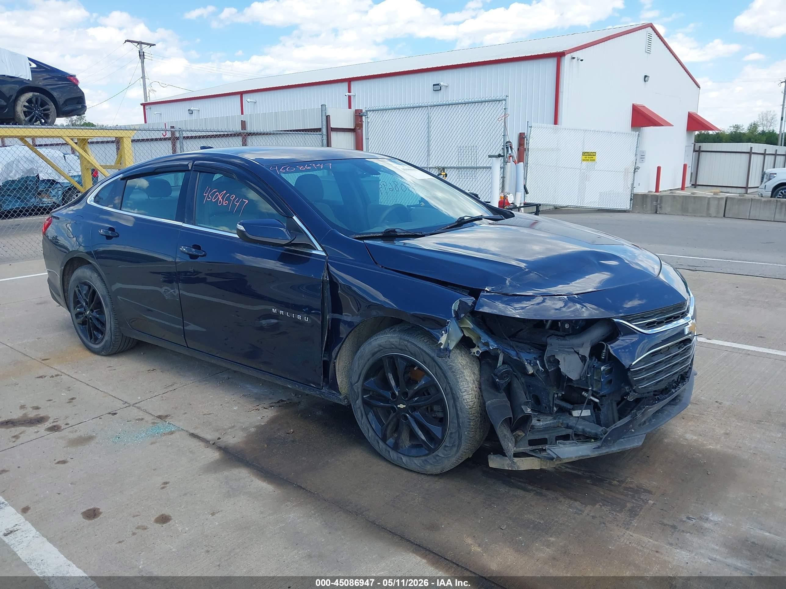 2016 Chevrolet Malibu LT, VIN 1G1ZE5STXGF332301 — Front end