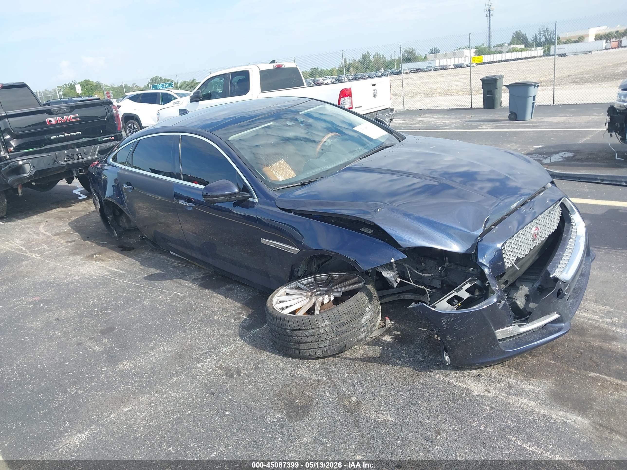 2018 Jaguar XJ Portfolio, VIN SAJWA2G74J8W13622 — Side