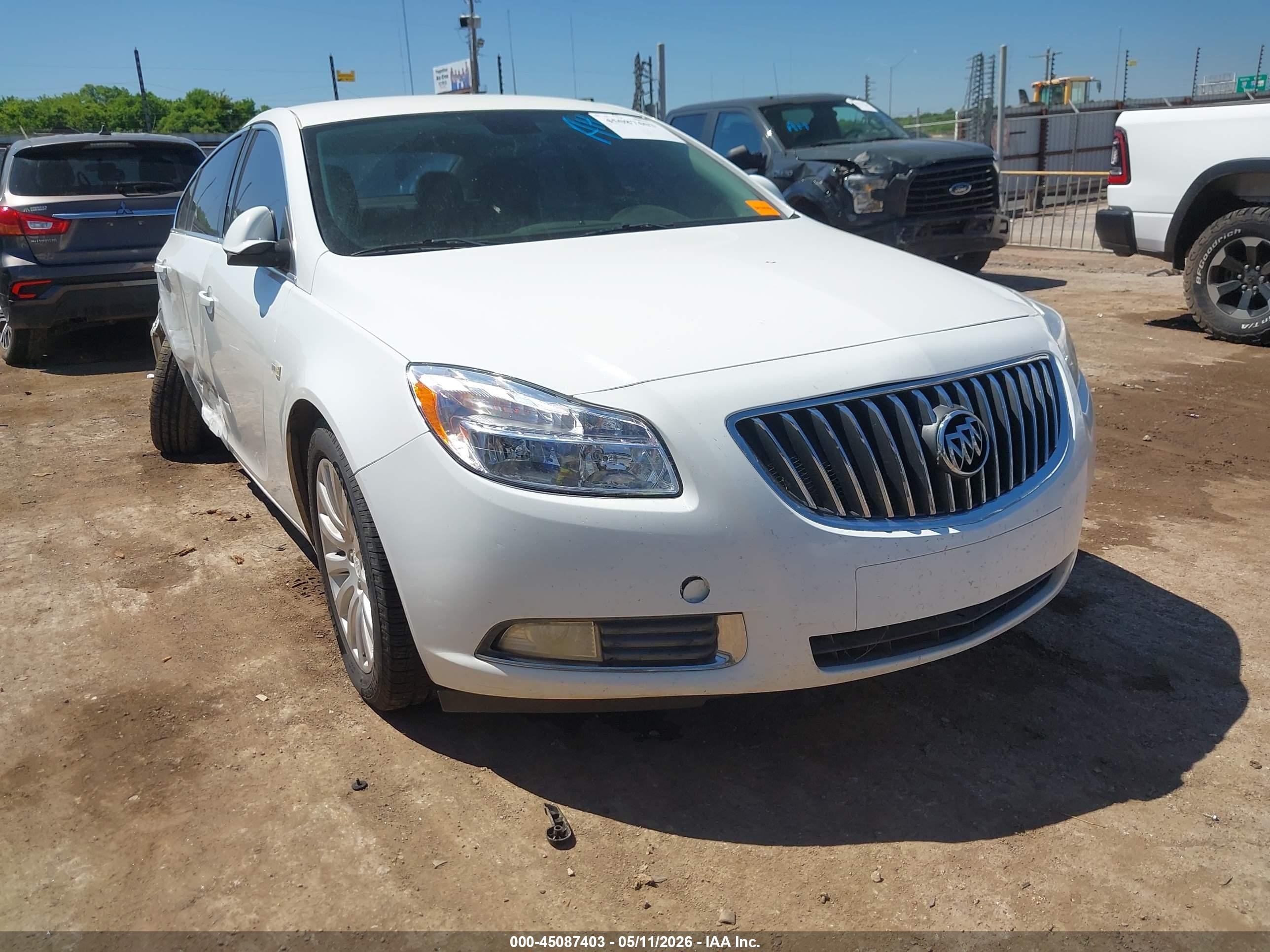 2011 Buick Regal CXL RL1, VIN W04GN5EC1B1072526 — Side