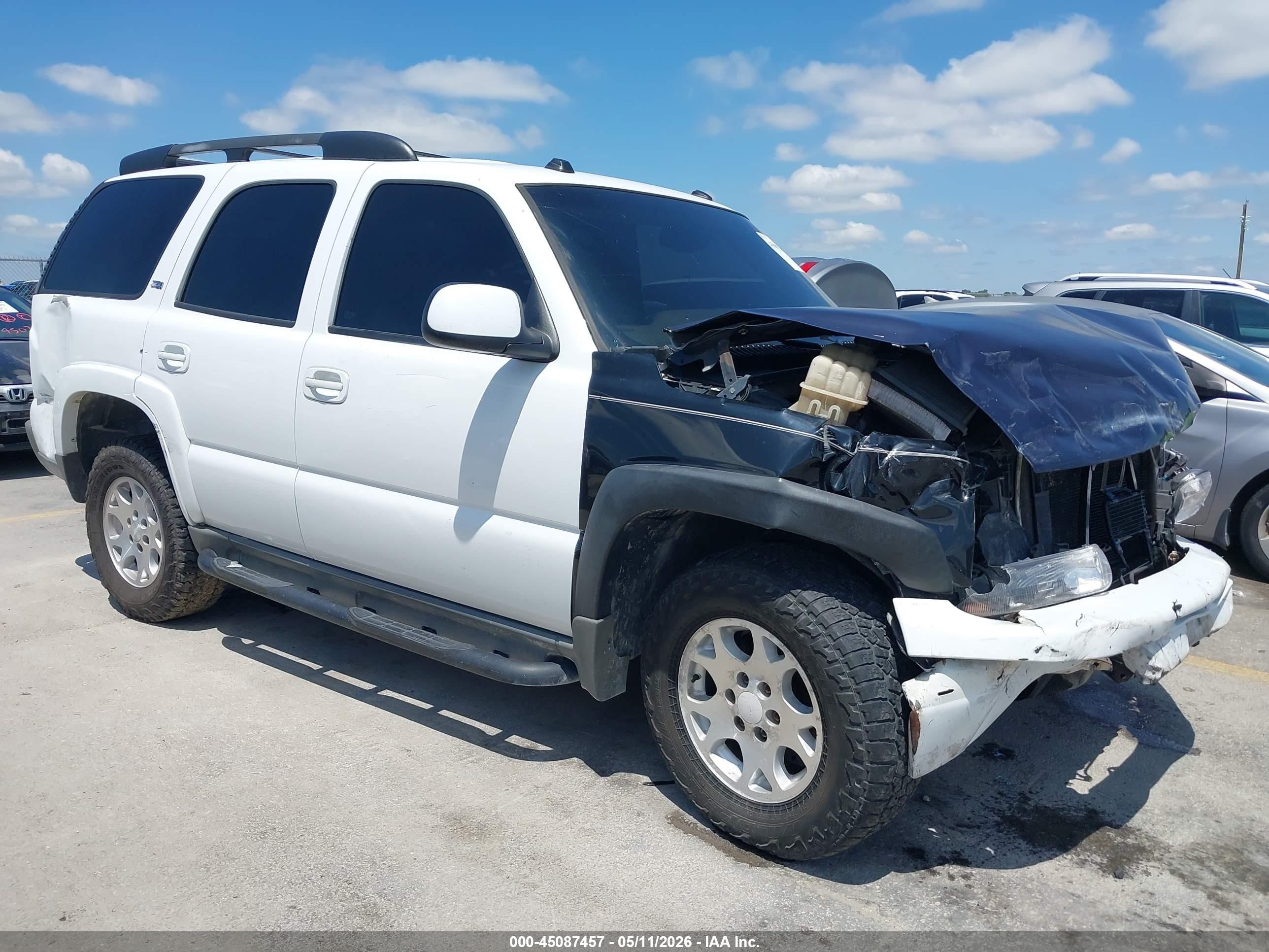 2005 Chevrolet Tahoe LT, VIN 1GNEK13T65R125932 — Перед