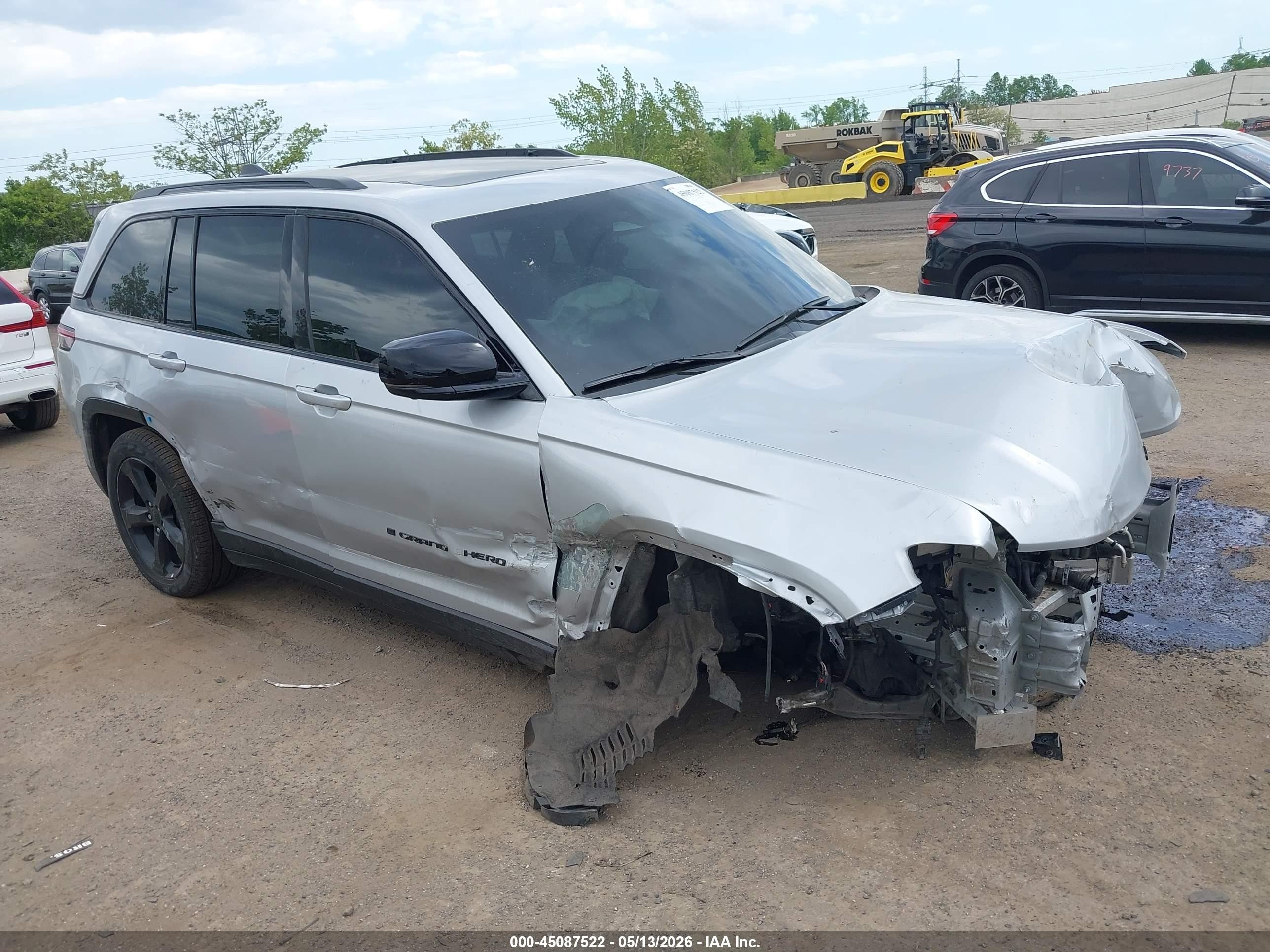 2025 Jeep Grand Cherokee Limited, VIN 1C4RJHBG3SC332898 — Front end