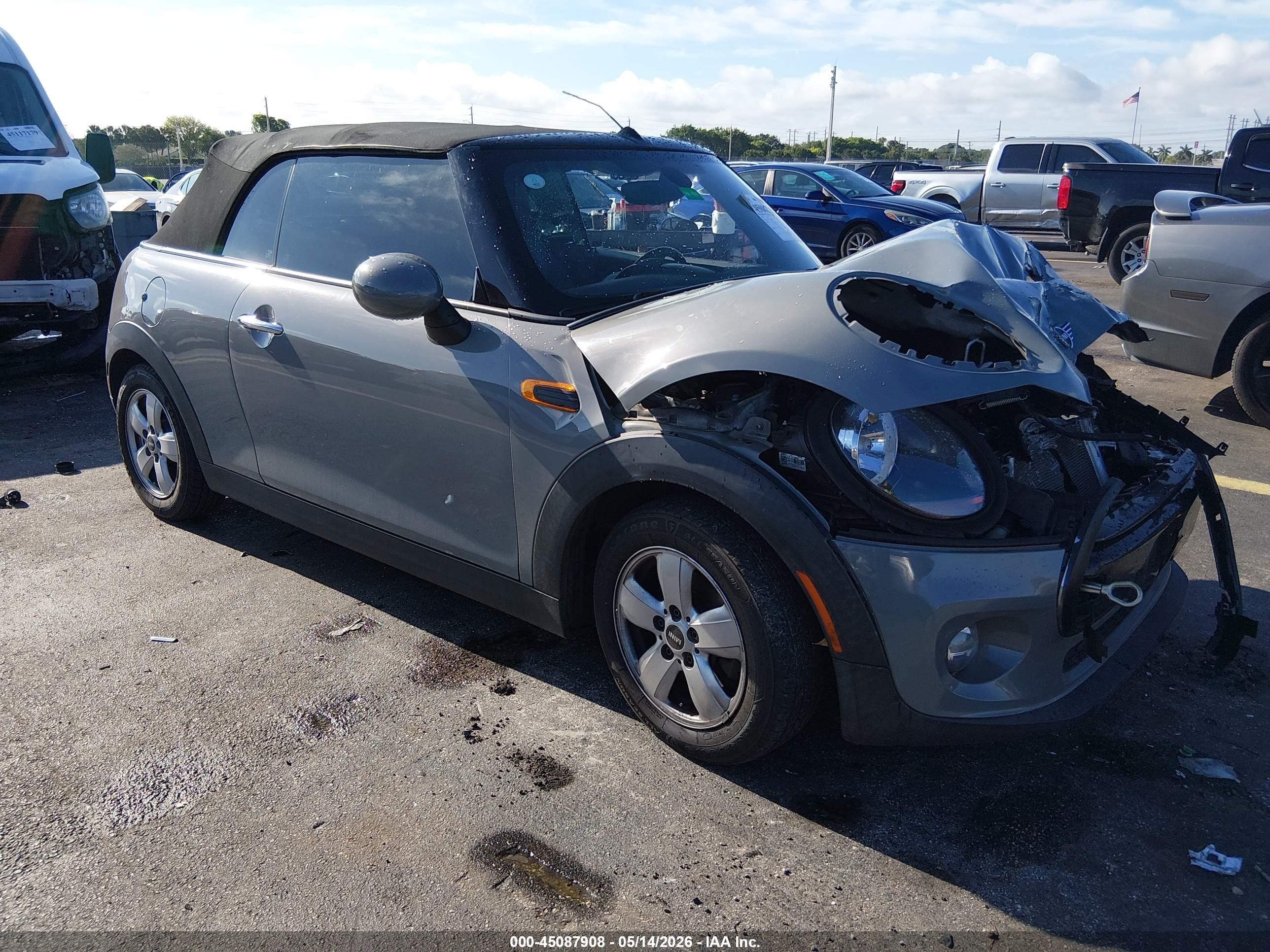 2019 MINI Convertible Cooper, VIN WMWWG5C50K3F79549 — Front end