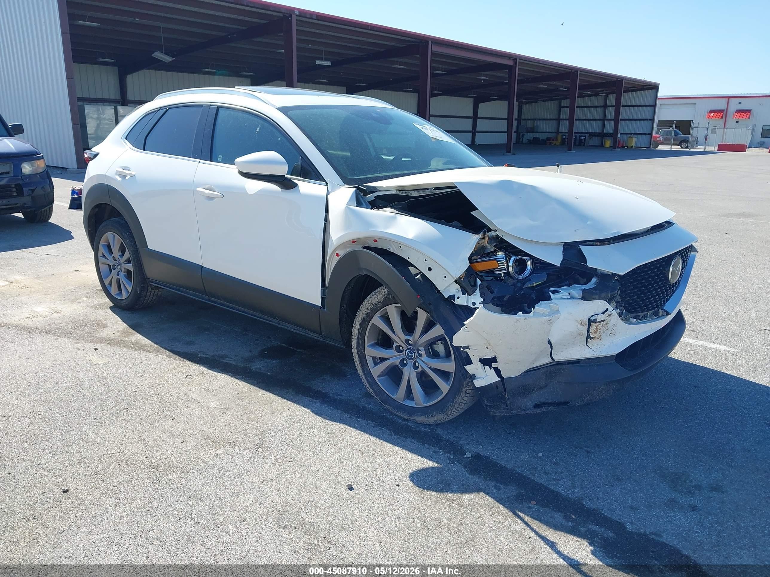 2022 Mazda CX-30 S Premium, VIN 3MVDMBDL4NM418618 — Front end