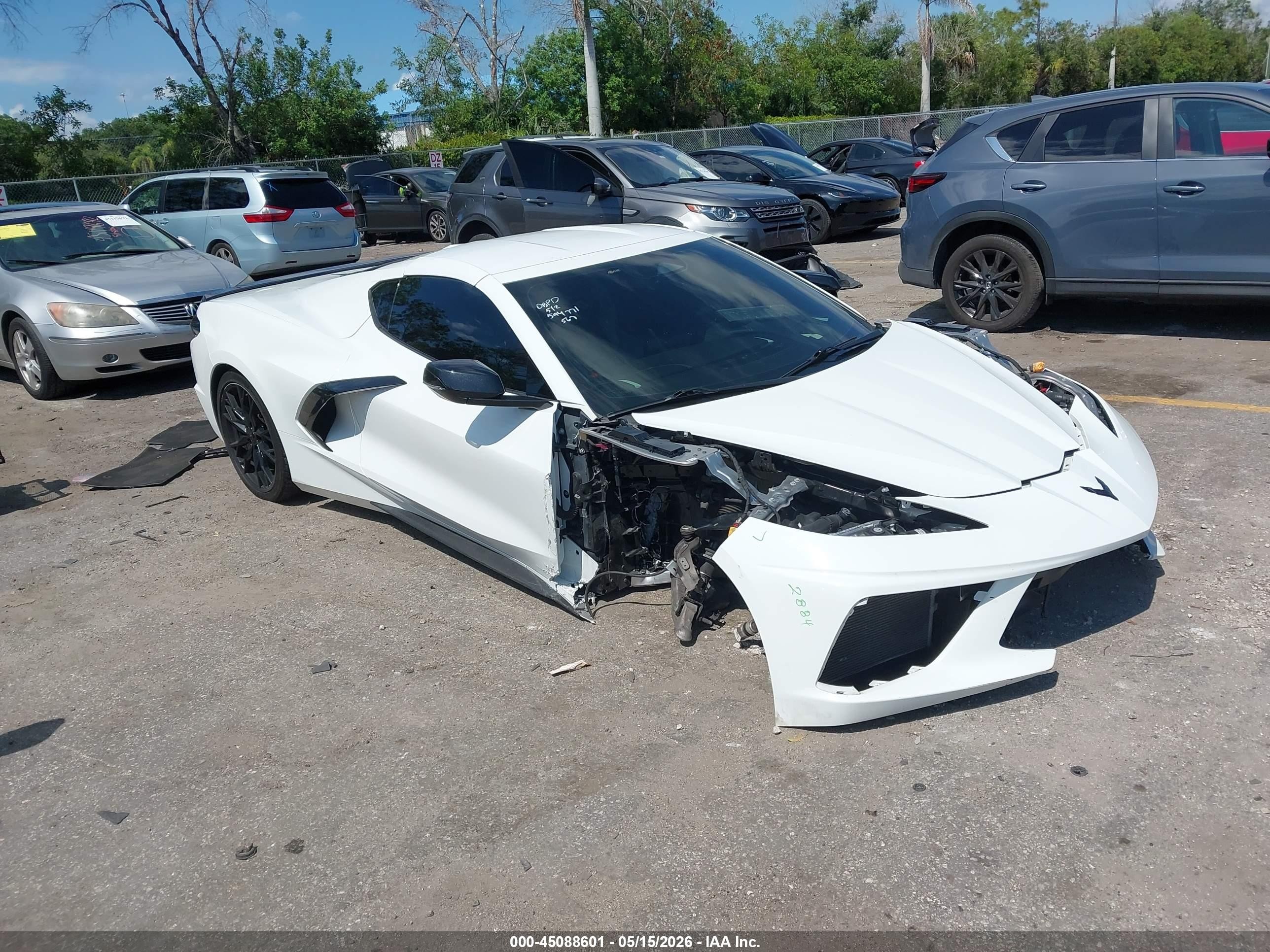 2024 Chevrolet Corvette 2LT, VIN 1G1YB2D40R5107662 — Front end