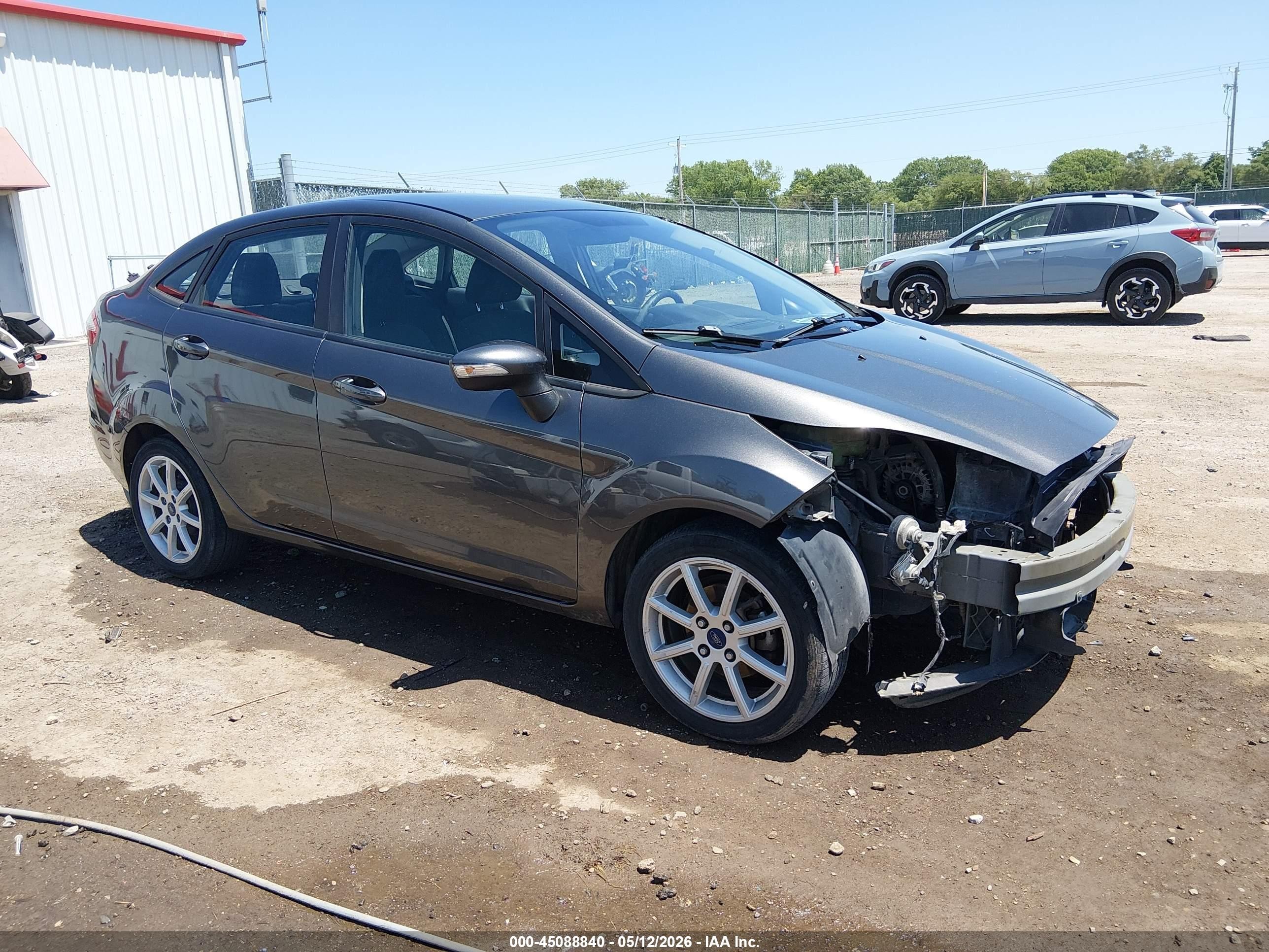 2015 Ford Fiesta SE, VIN 3FADP4BJ5FM213466 — Front end