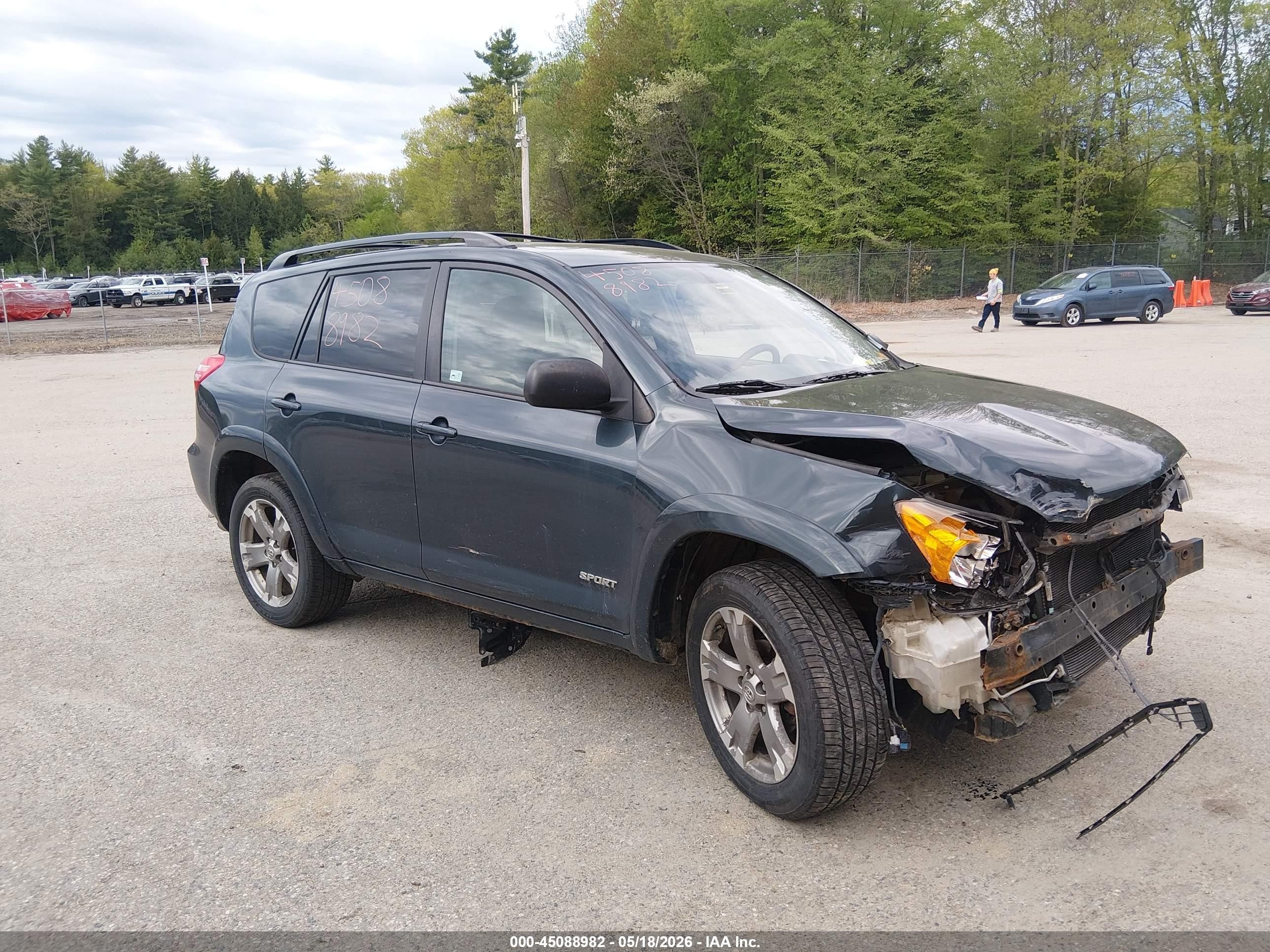 2009 Toyota RAV4 Sport, VIN 2T3BF32VX9W010853 — Front end