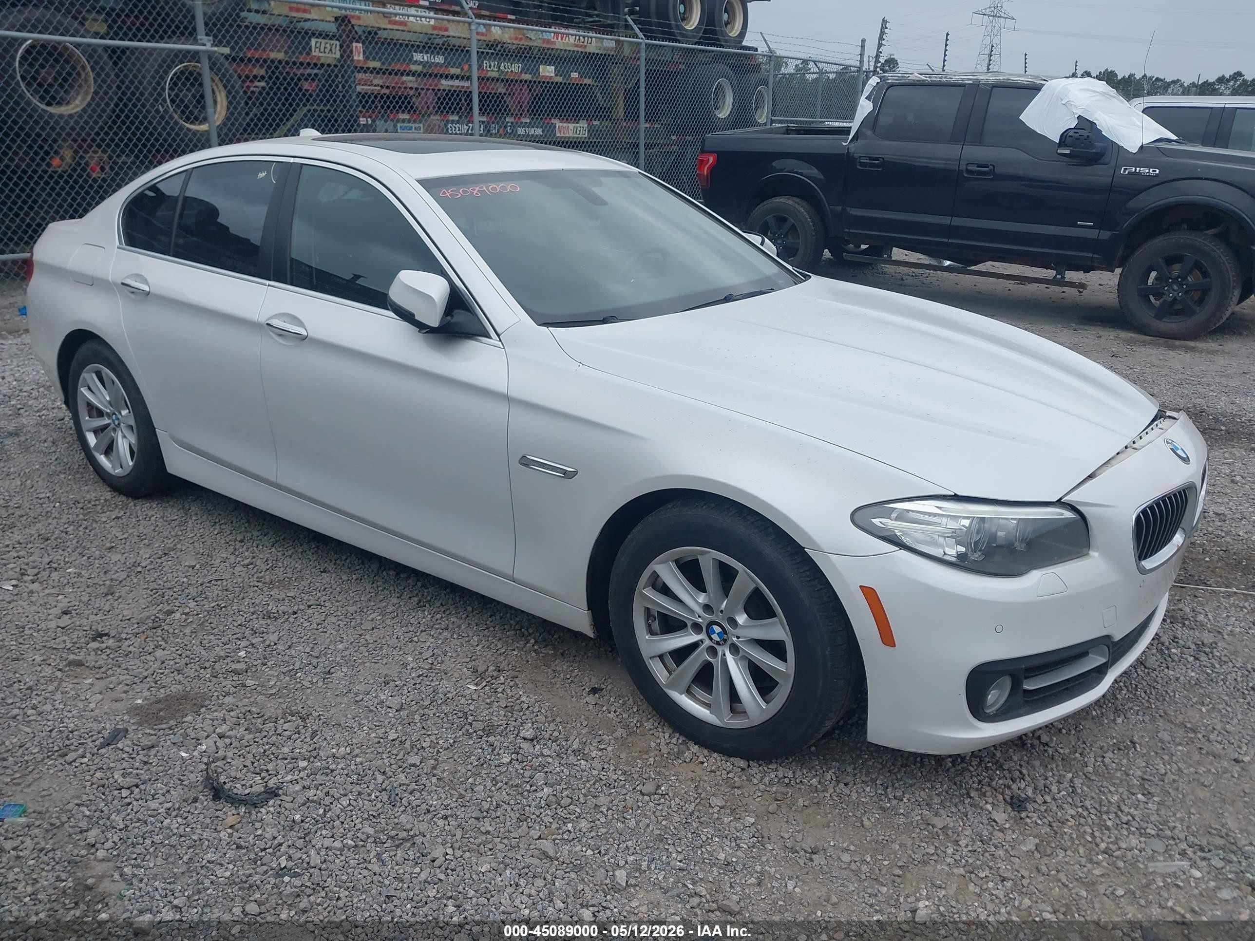 2016 BMW 5 Series 528i, VIN WBA5A5C54GG348275 — Auction photo