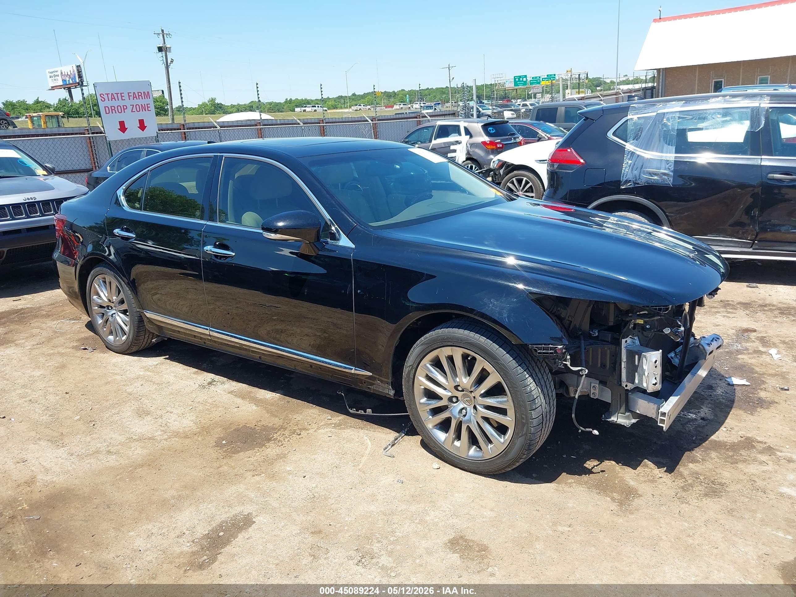 2015 Lexus LS 460, VIN JTHBL5EF0F5133765 — Front end