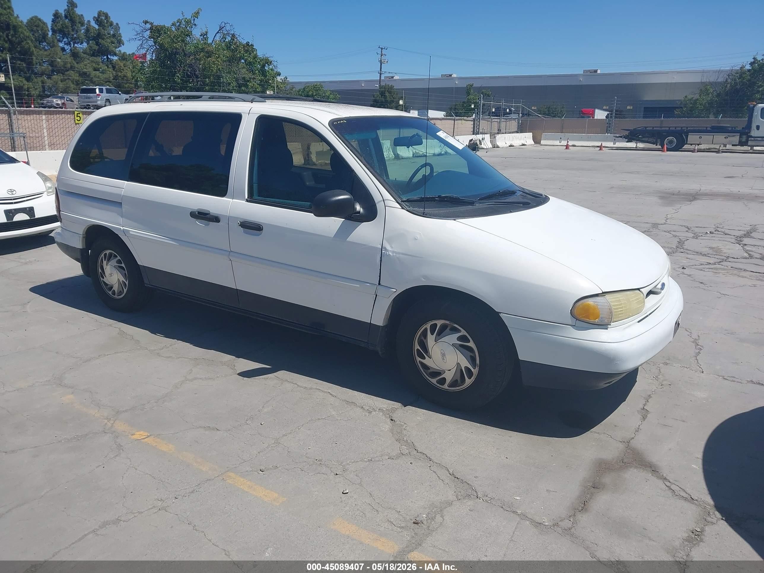 1995 Ford Windstar GL, VIN 2FMDA5143SBC60466 — Normal wear