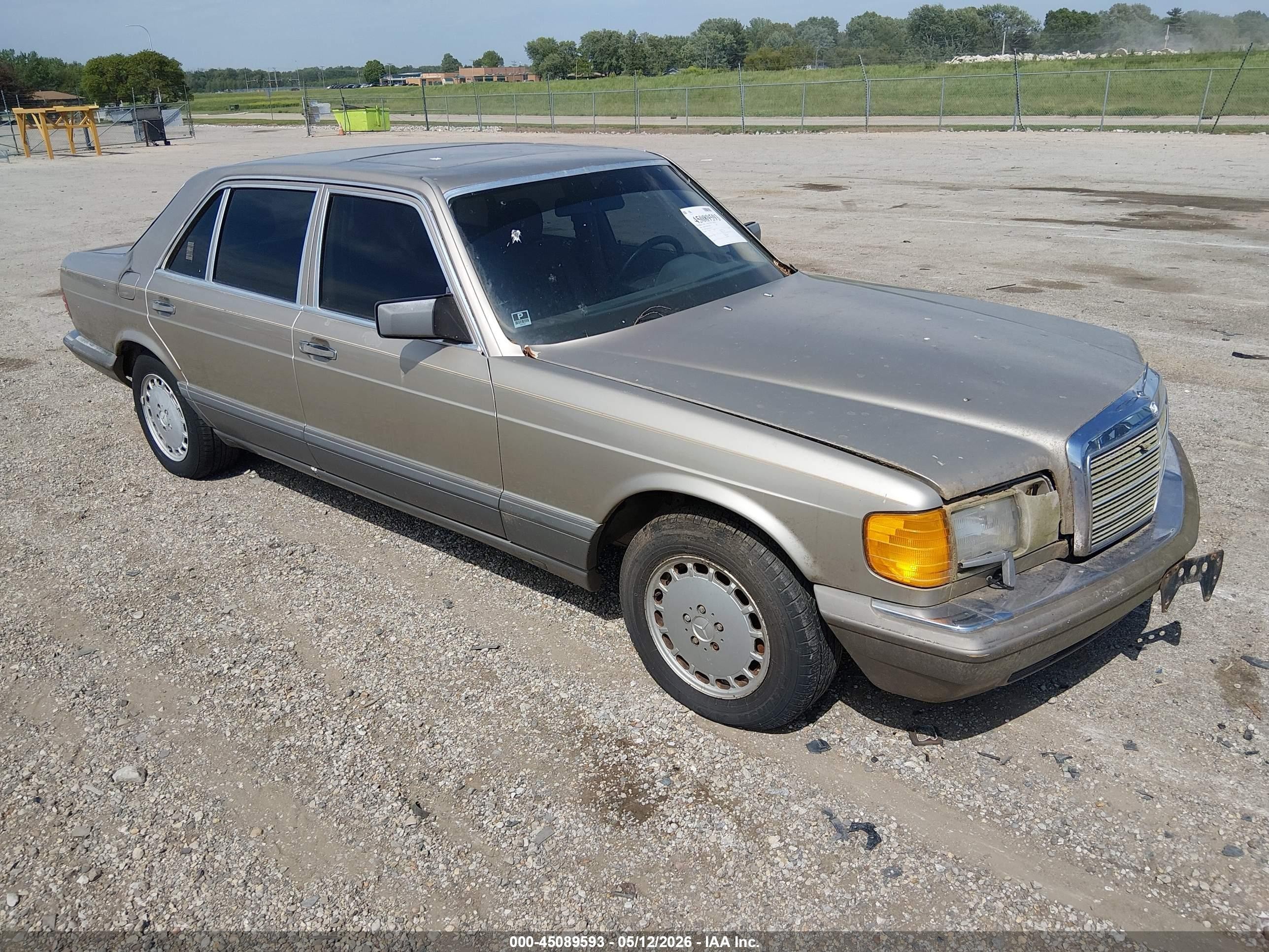 1986 Mercedes-Benz 420 SEL, VIN WDBCA35D4GA262131 — Normal wear
