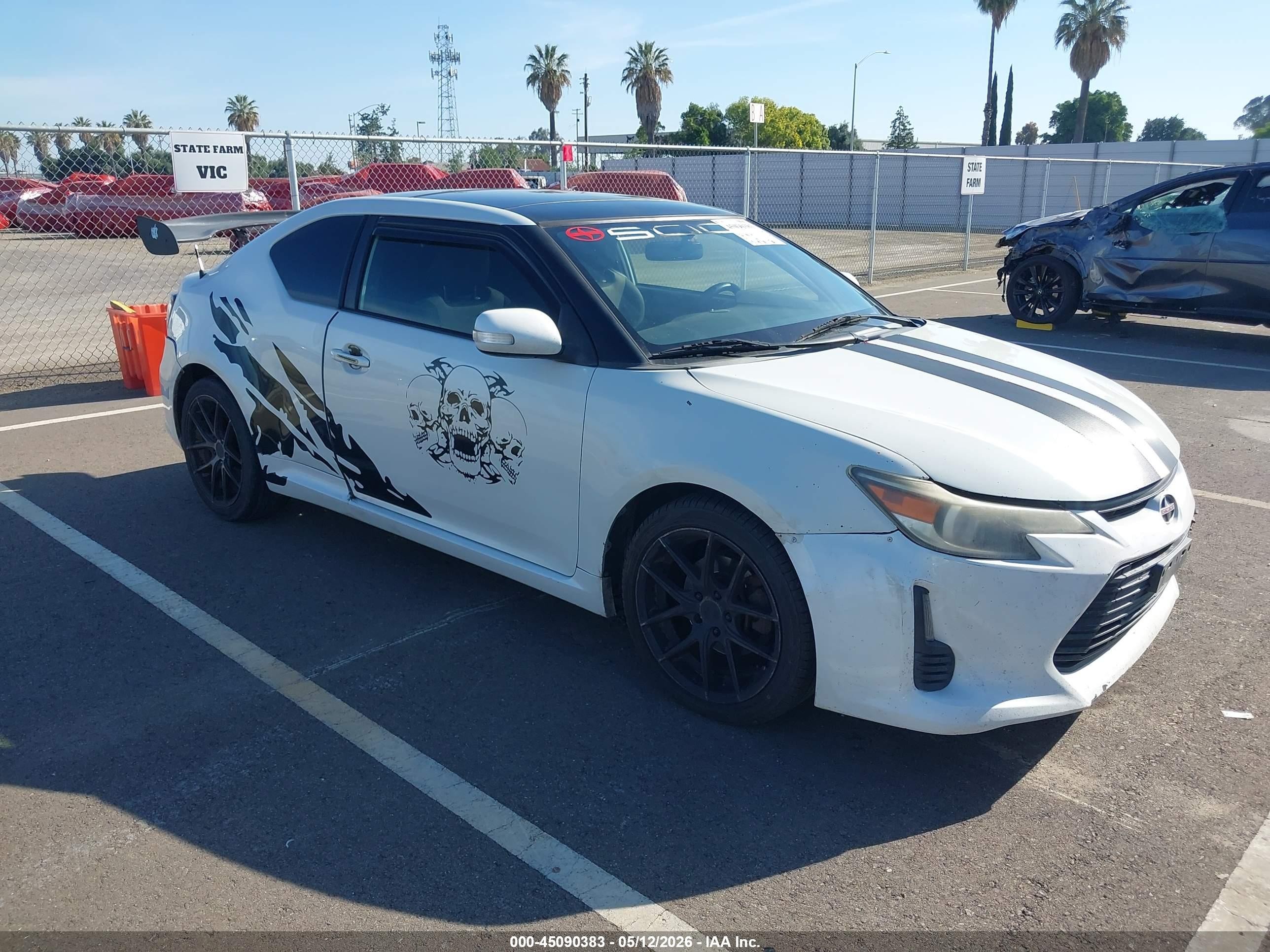 2016 Scion tC, VIN JTKJF5C75GJ019486 — Зад