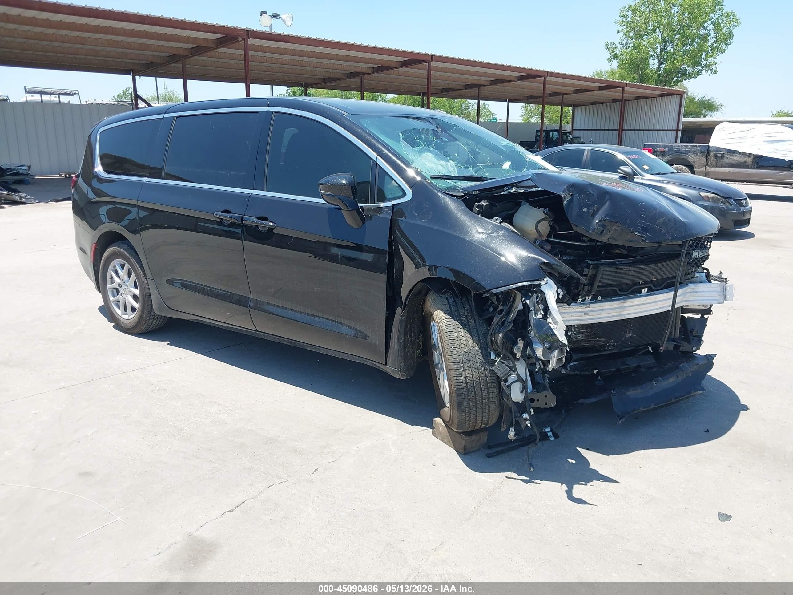2025 Chrysler Pacifica Select, VIN 2C4RC1BG4SR557355 — Front end