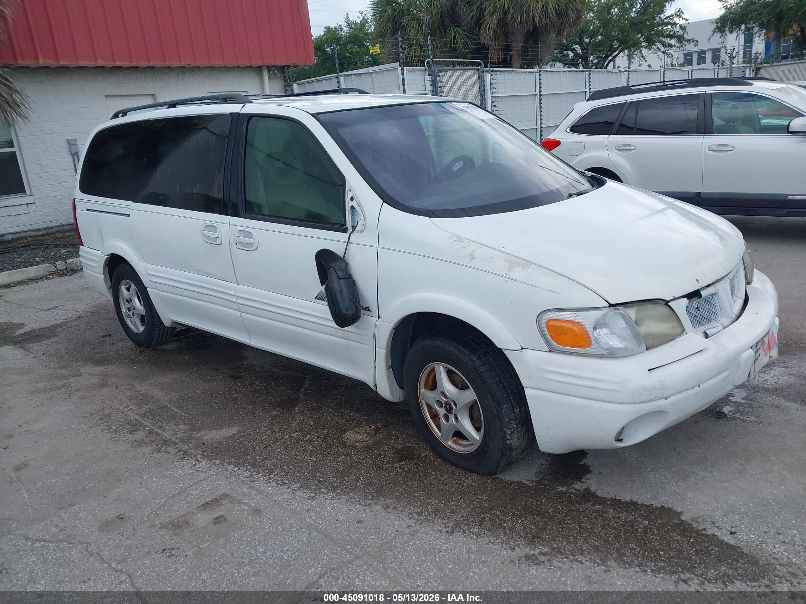 1999 Pontiac Montana, VIN 1GMDX03E0XD174394 — Front end