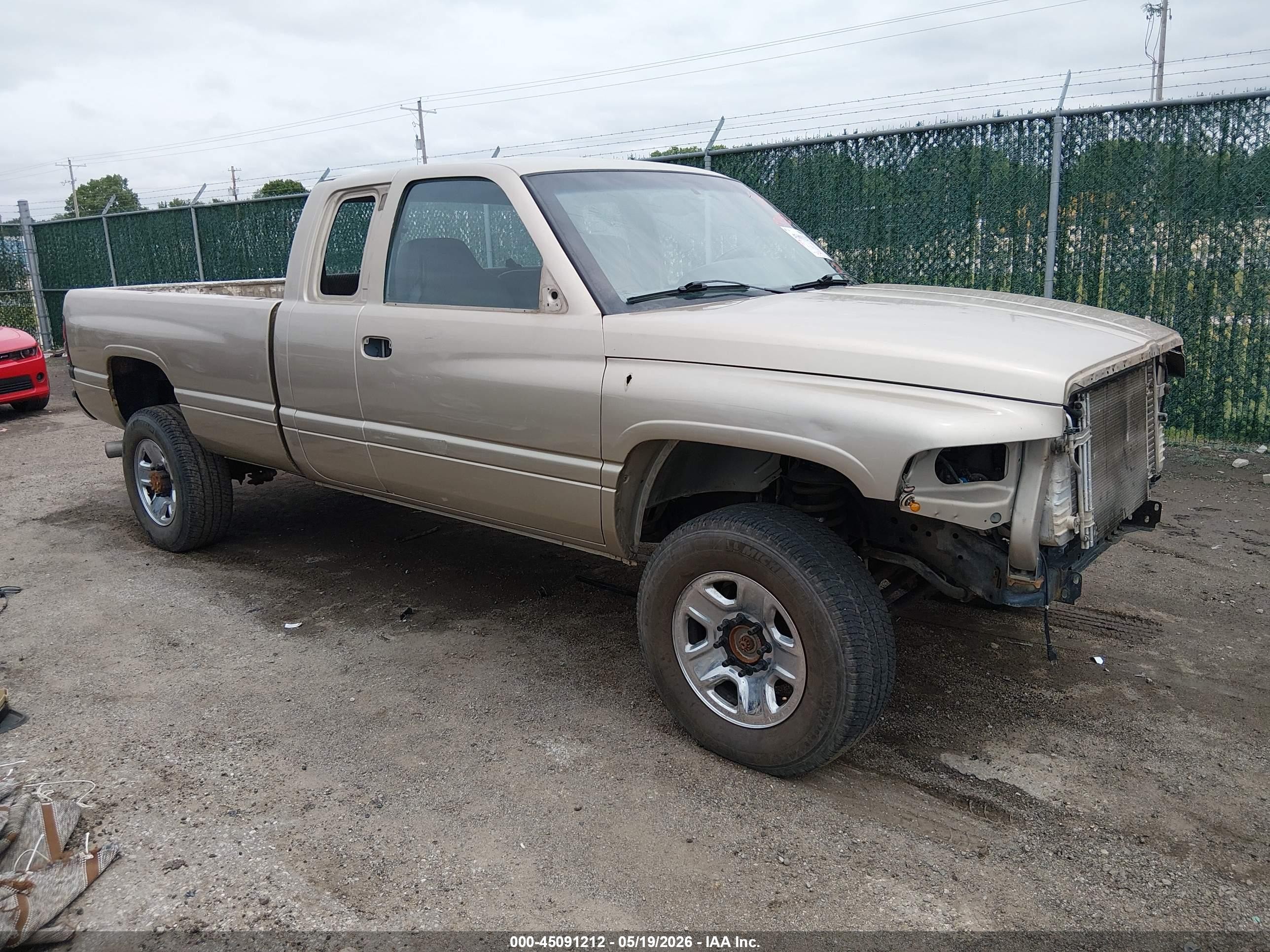 2002 Dodge 2500, VIN 3B7KF23C12M217517 — Front end