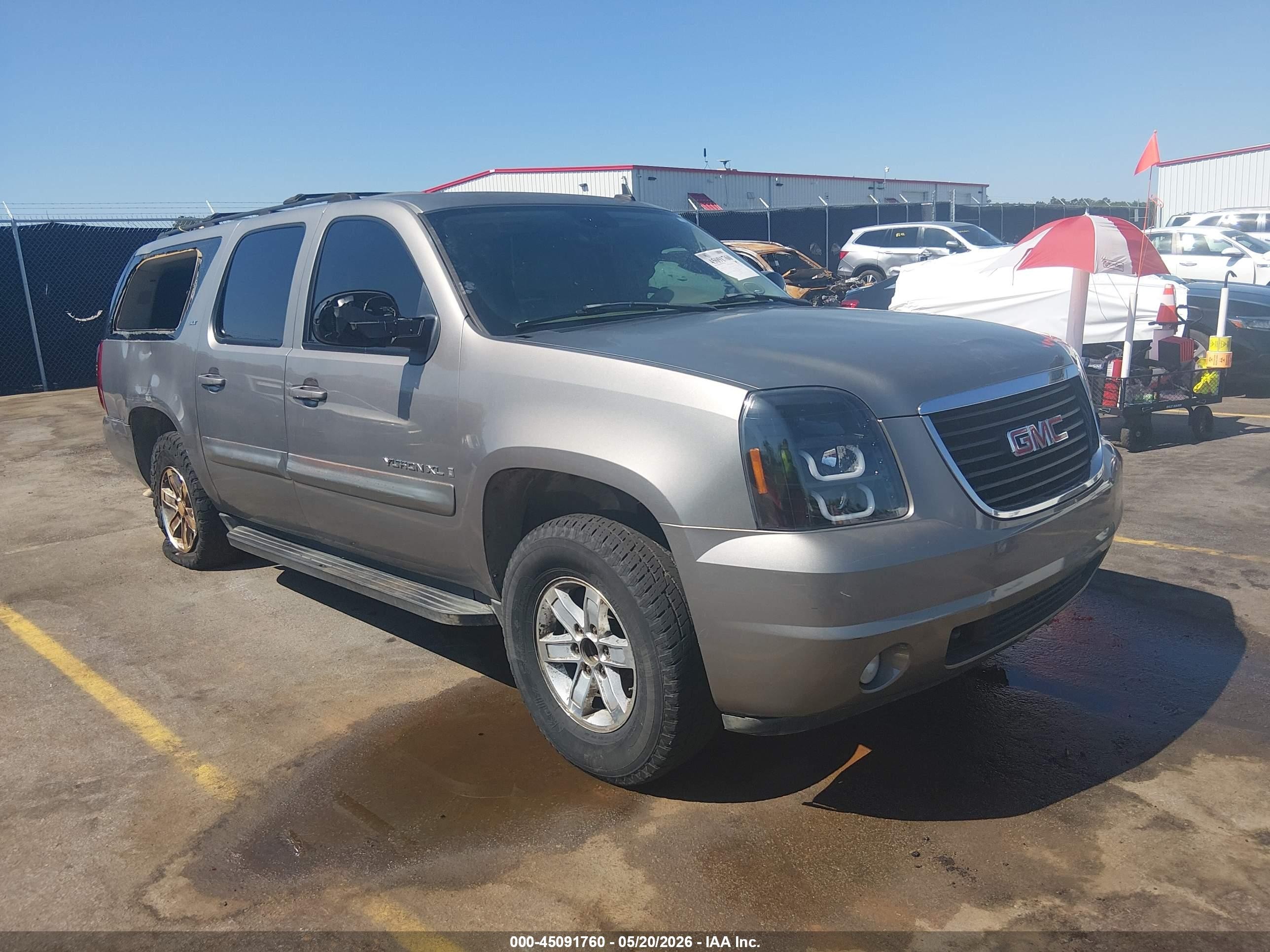 2007 GMC Yukon XL SLT, VIN 1GKFC16007R202555 — Side
