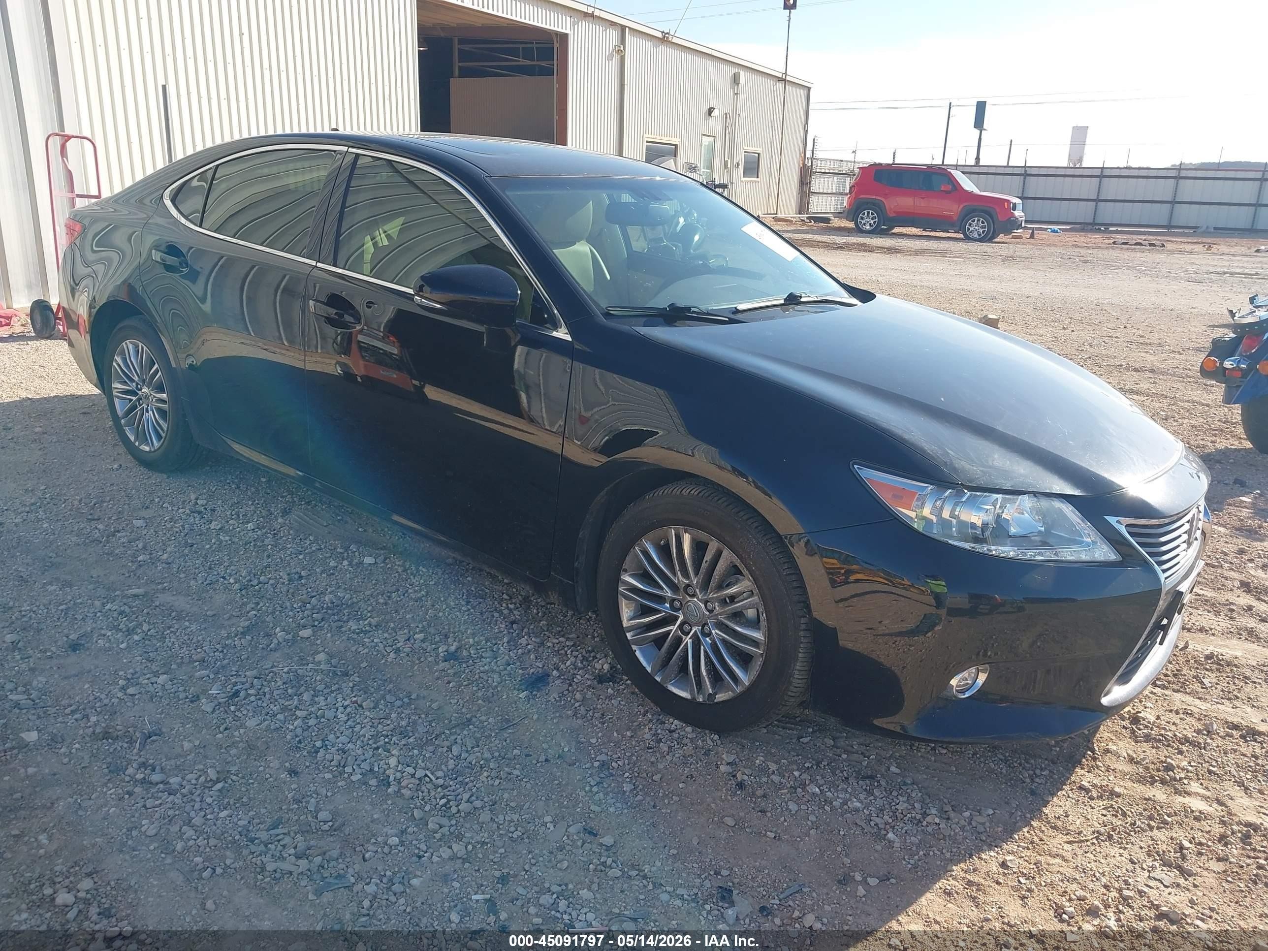 2014 Lexus ES 330, VIN JTHBK1GGXE2091333 — Side