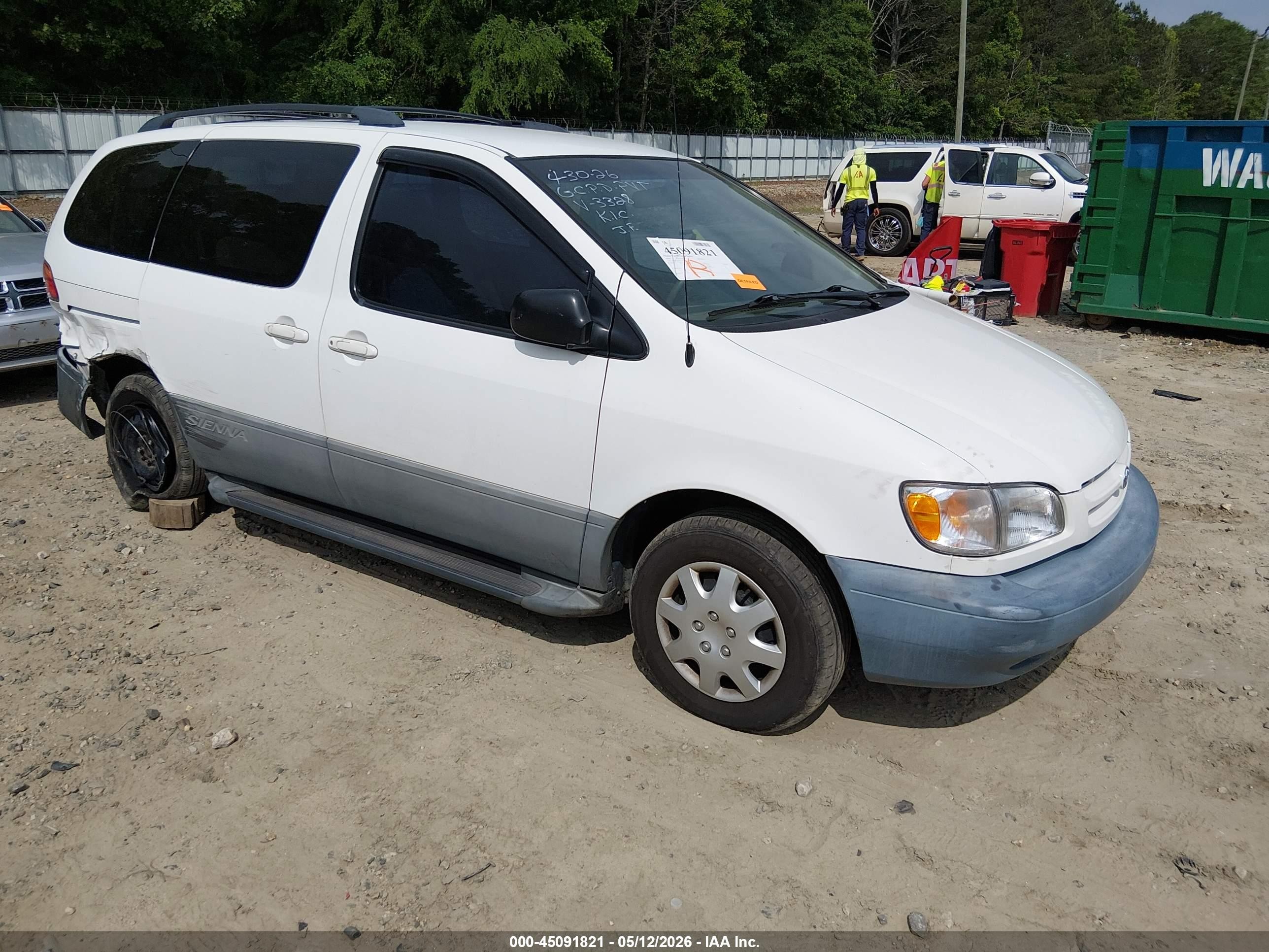 2000 Toyota Sienna LE, VIN 4T3ZF13C8YU193328 — Бок