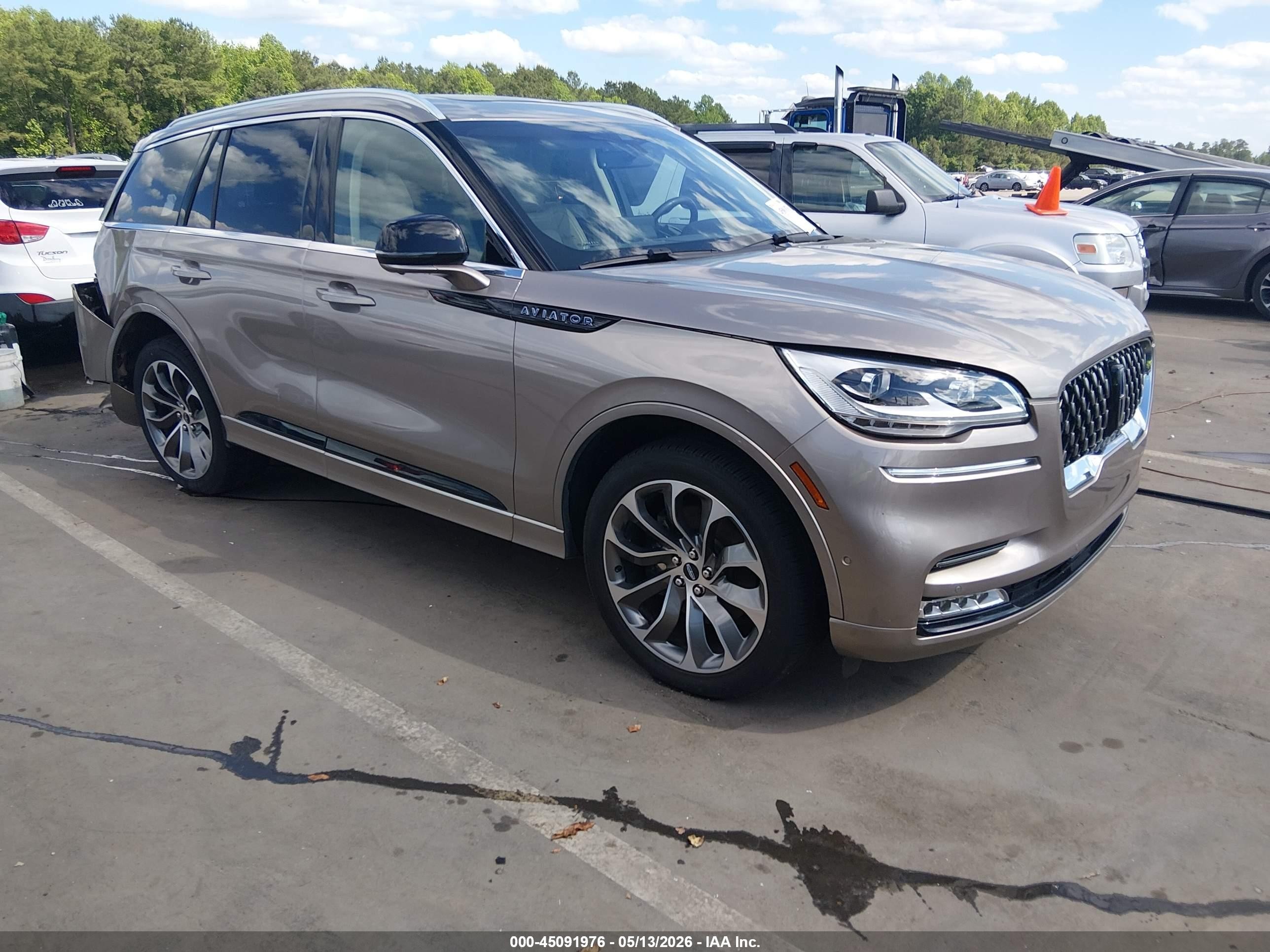 2021 Lincoln Aviator Grand Touring, VIN 5LMYJ8XY3MNL00837 — Rear end