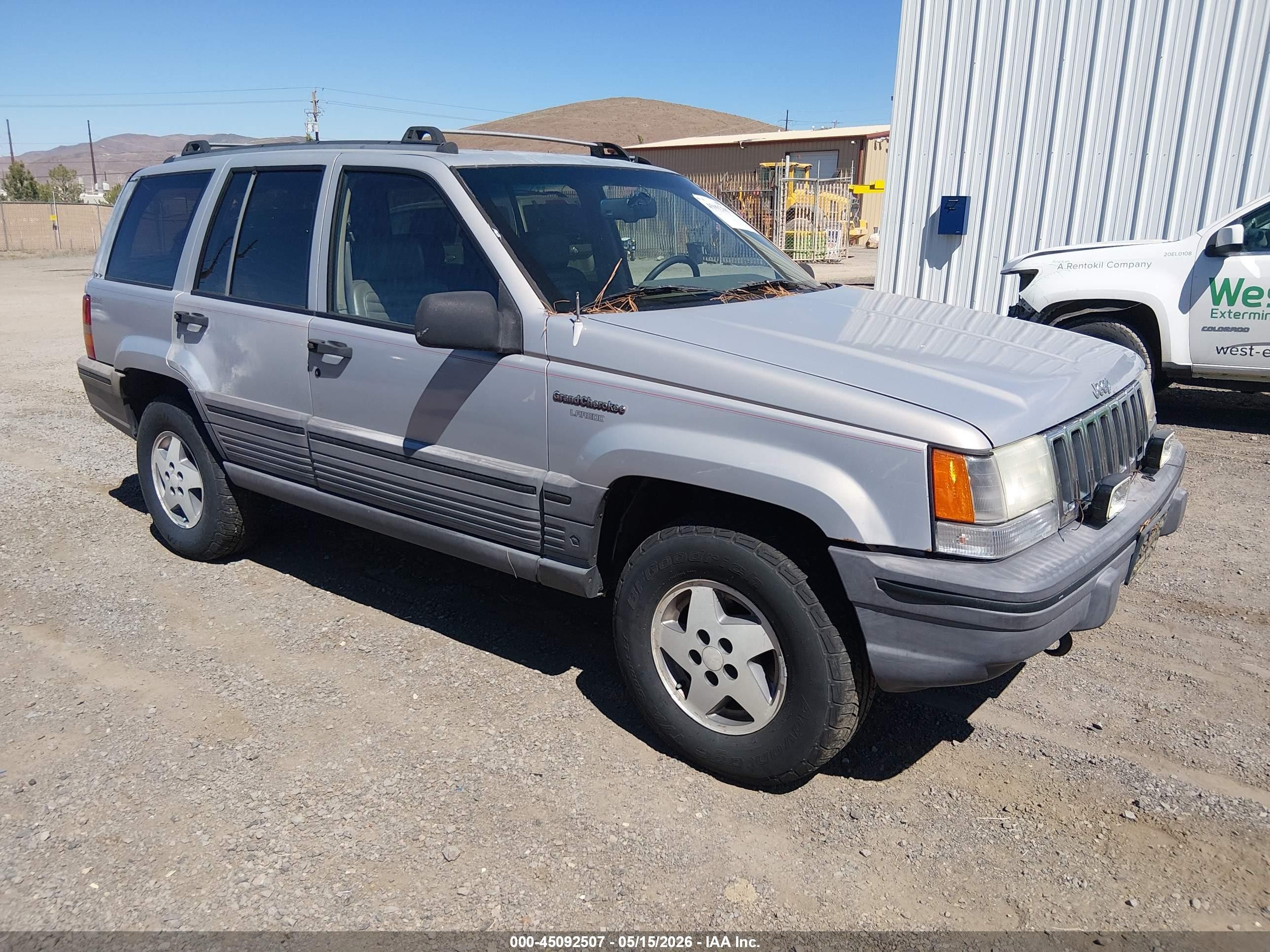1994 Jeep Grand Cherokee Laredo, VIN 1J4GZ58Y5RC149246 — Normal wear