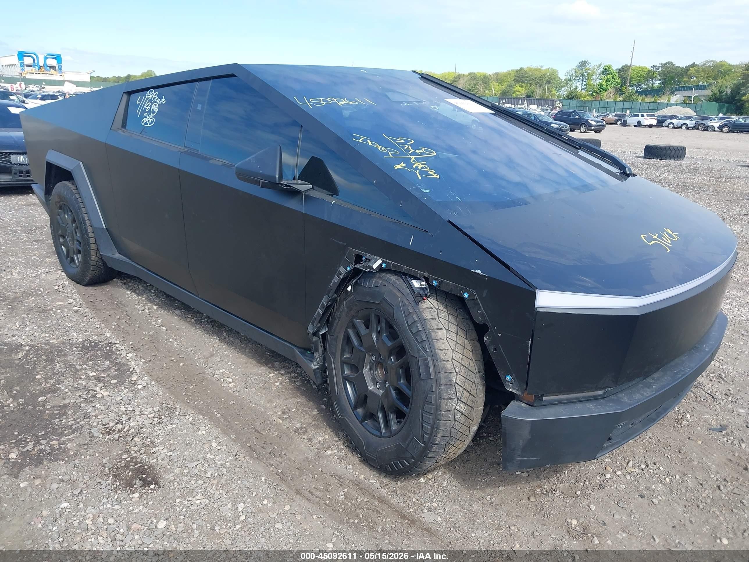 2024 Tesla Cybertruck, VIN 7G2CEHED6RA003471 — Front end