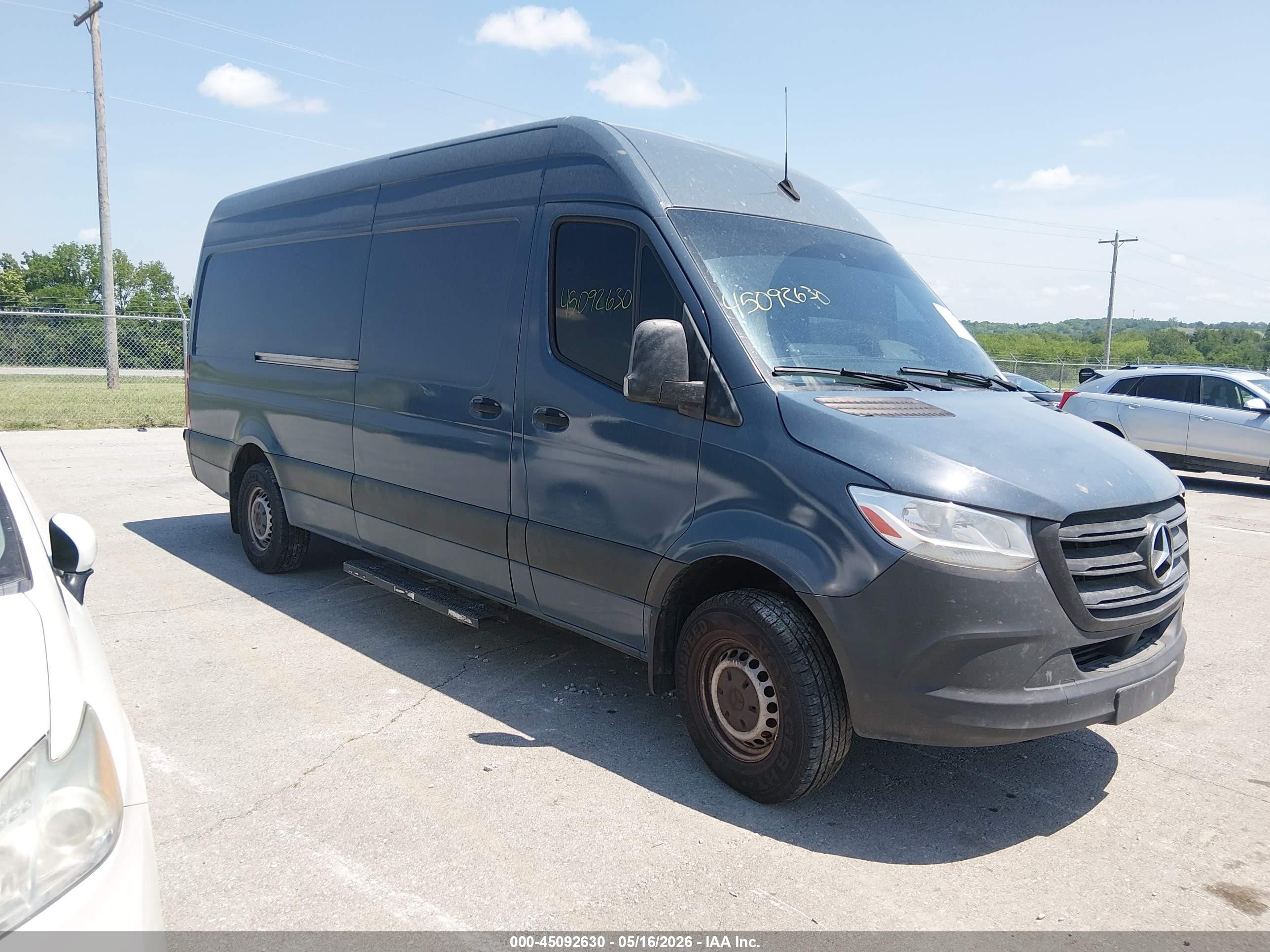 2019 Mercedes-Benz Sprinter Cargo, VIN WD4PF1CD2KT013180 — Front end