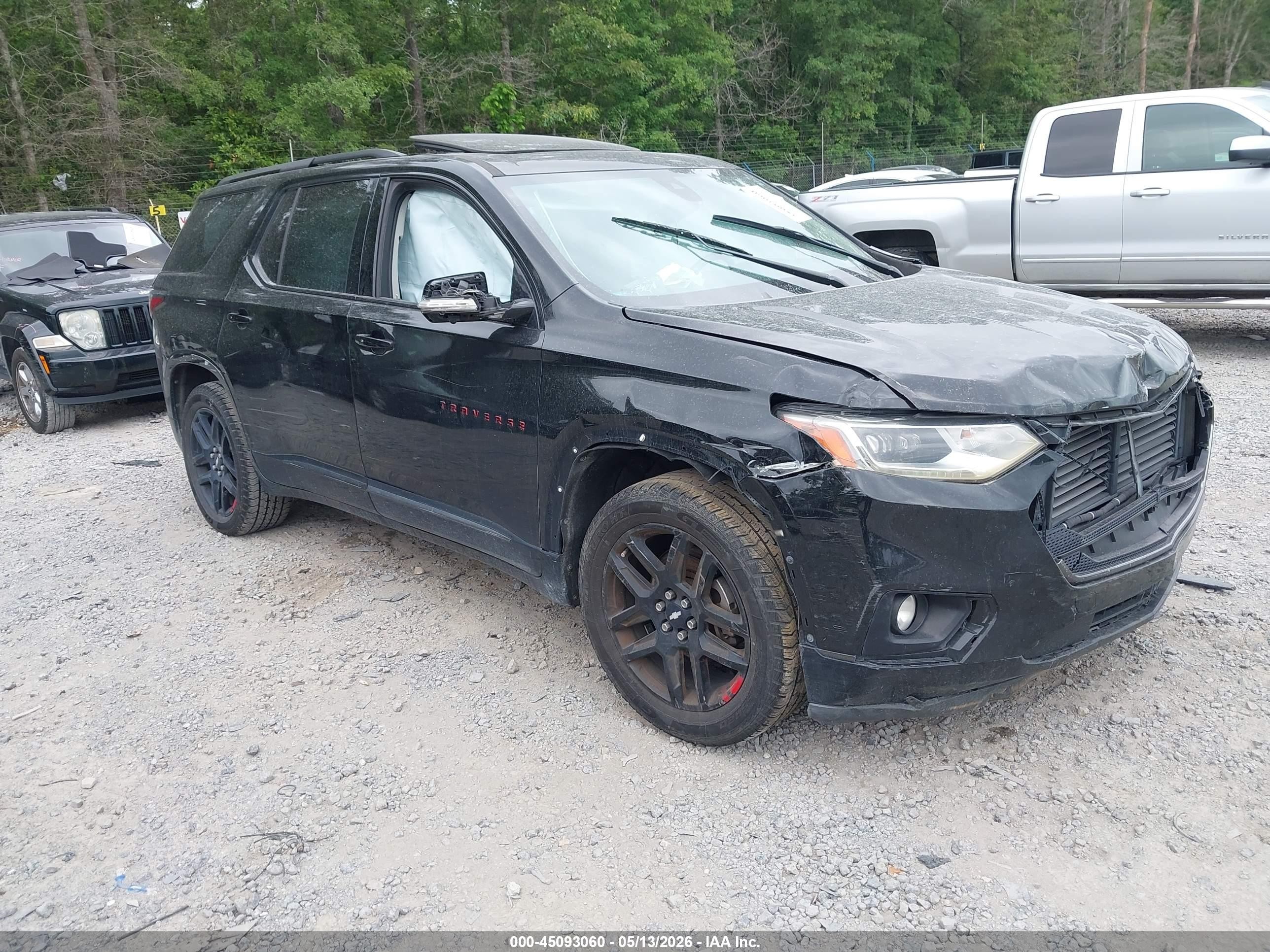 2019 Chevrolet Traverse Premier, VIN 1GNEVKKW7KJ218221 — Side