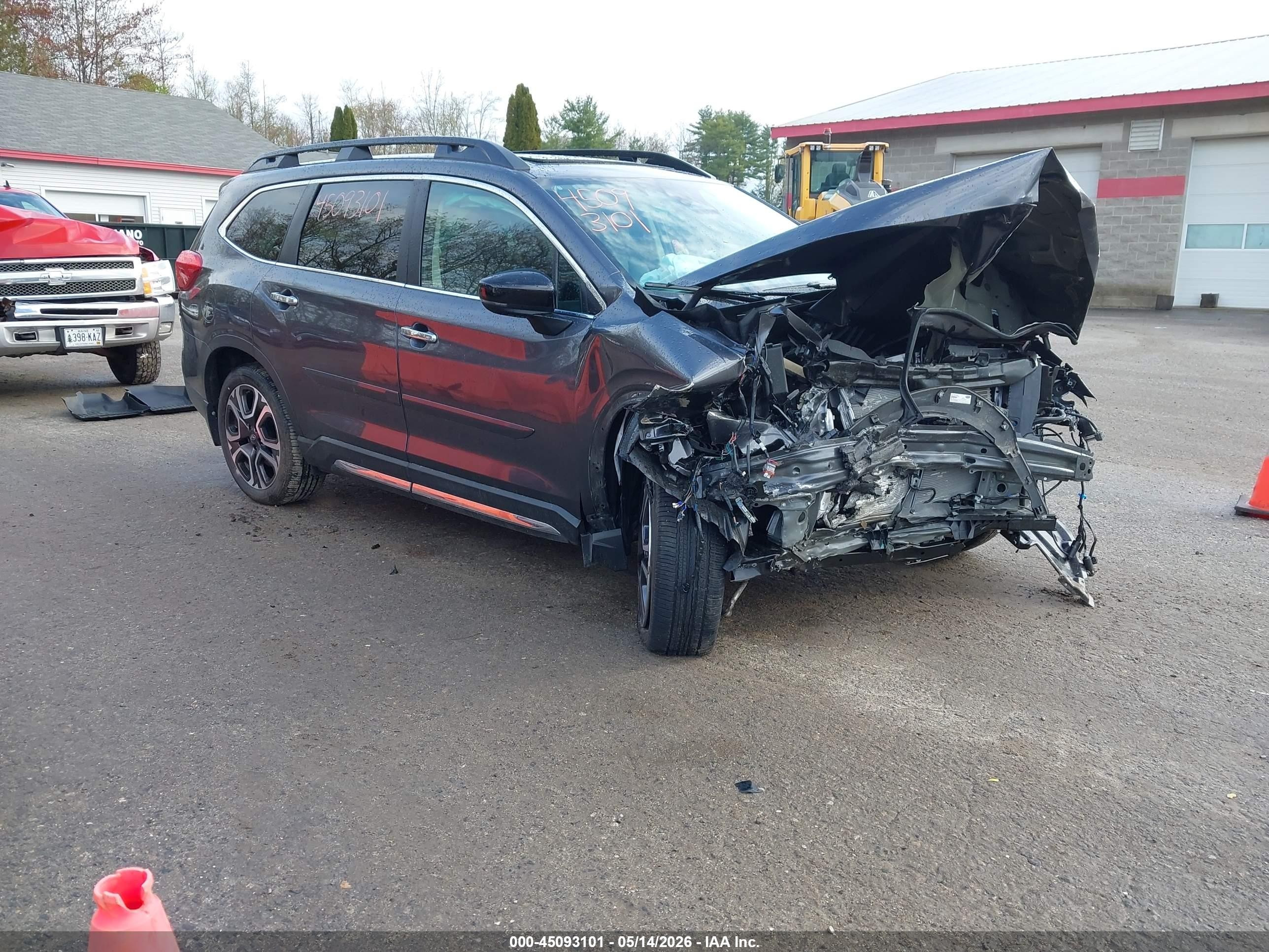 2025 Subaru Ascent Touring, VIN 4S4WMAUD6S3444708 — Front end