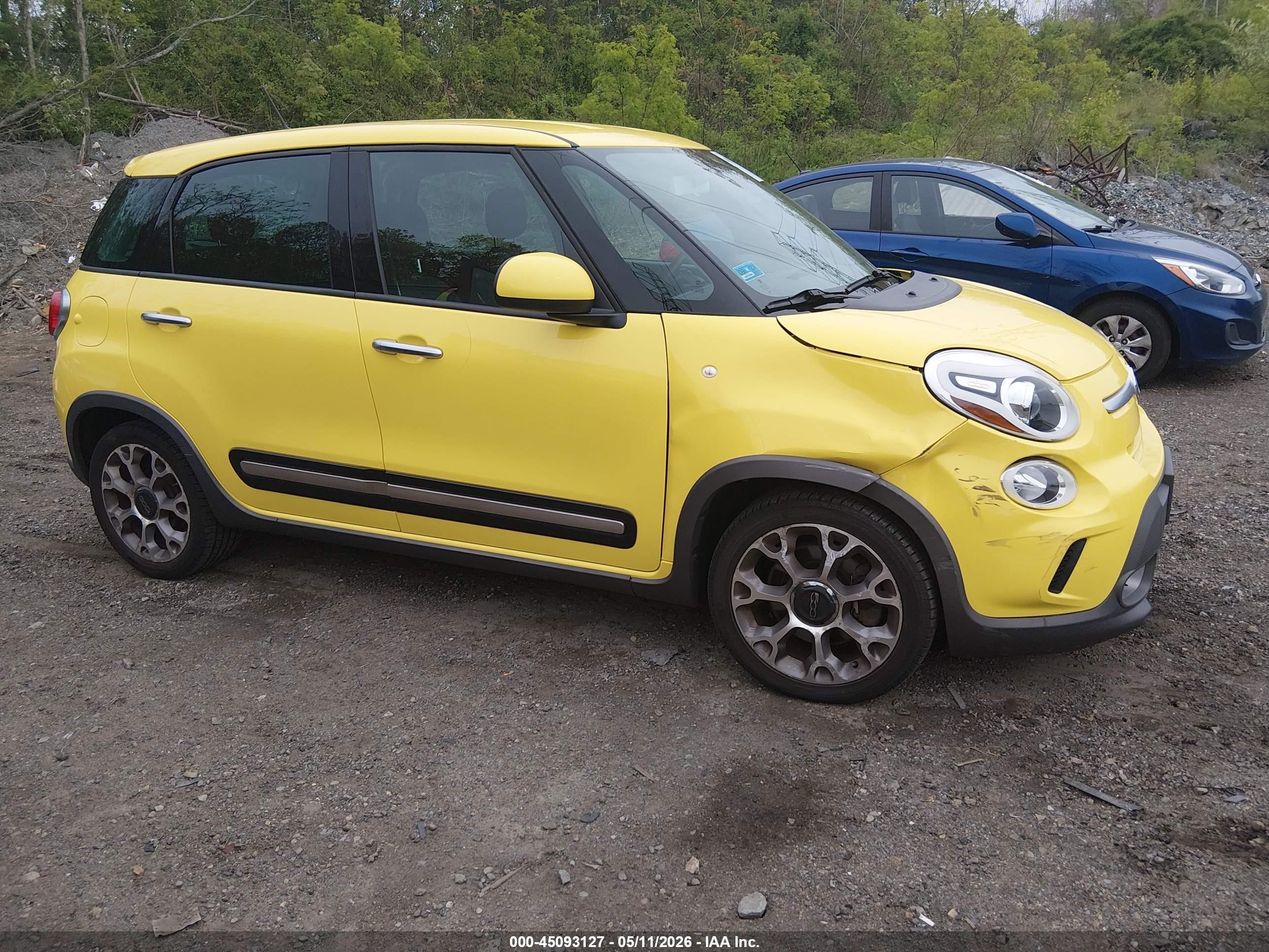 2014 FIAT 500L Trekking, VIN ZFBCFADH5EZ023653 — Side