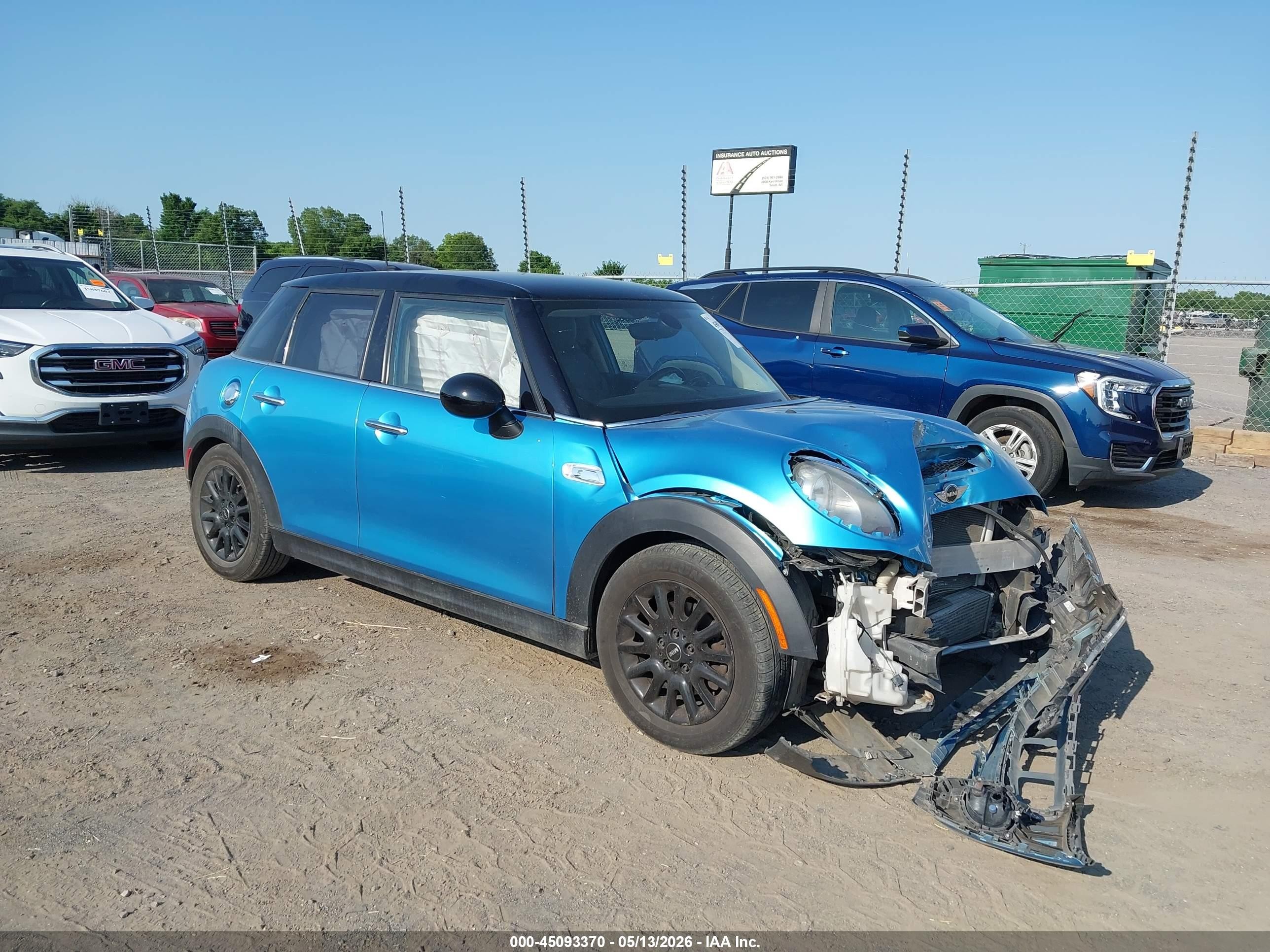 2018 MINI Hardtop 4 Door Cooper S, VIN WMWXU3C57J2F50538 — Перед