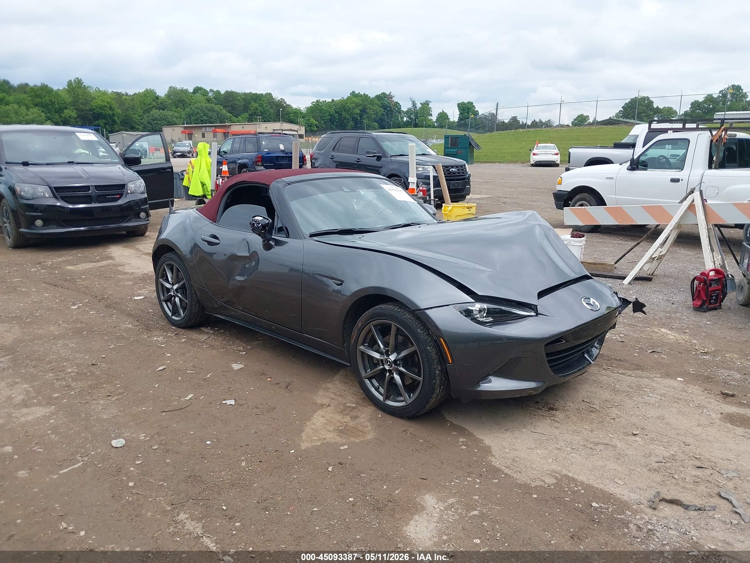 2018 Mazda MX-5 Miata Grand Touring, VIN JM1NDAD76J0201104 — Front end