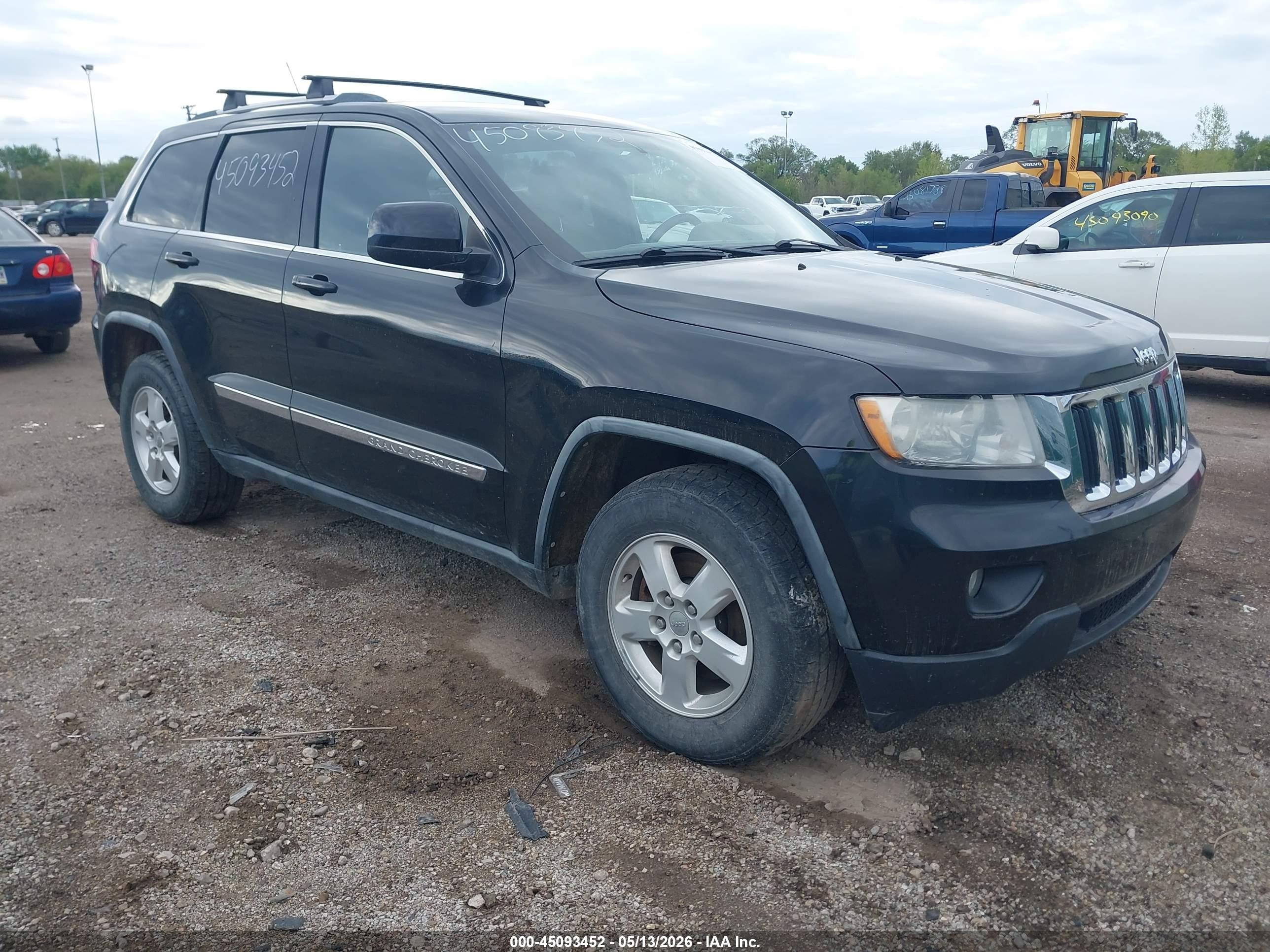 2011 Jeep Grand Cherokee Laredo, VIN 1J4RR4GG9BC530356 — Normal wear
