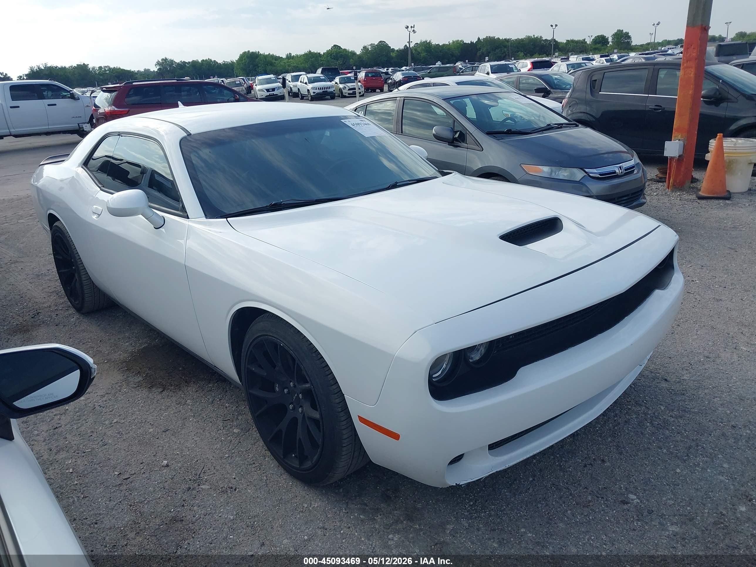 2015 Dodge Challenger R/T Scat Pack, VIN 2C3CDZFJ3FH720231 — Front end