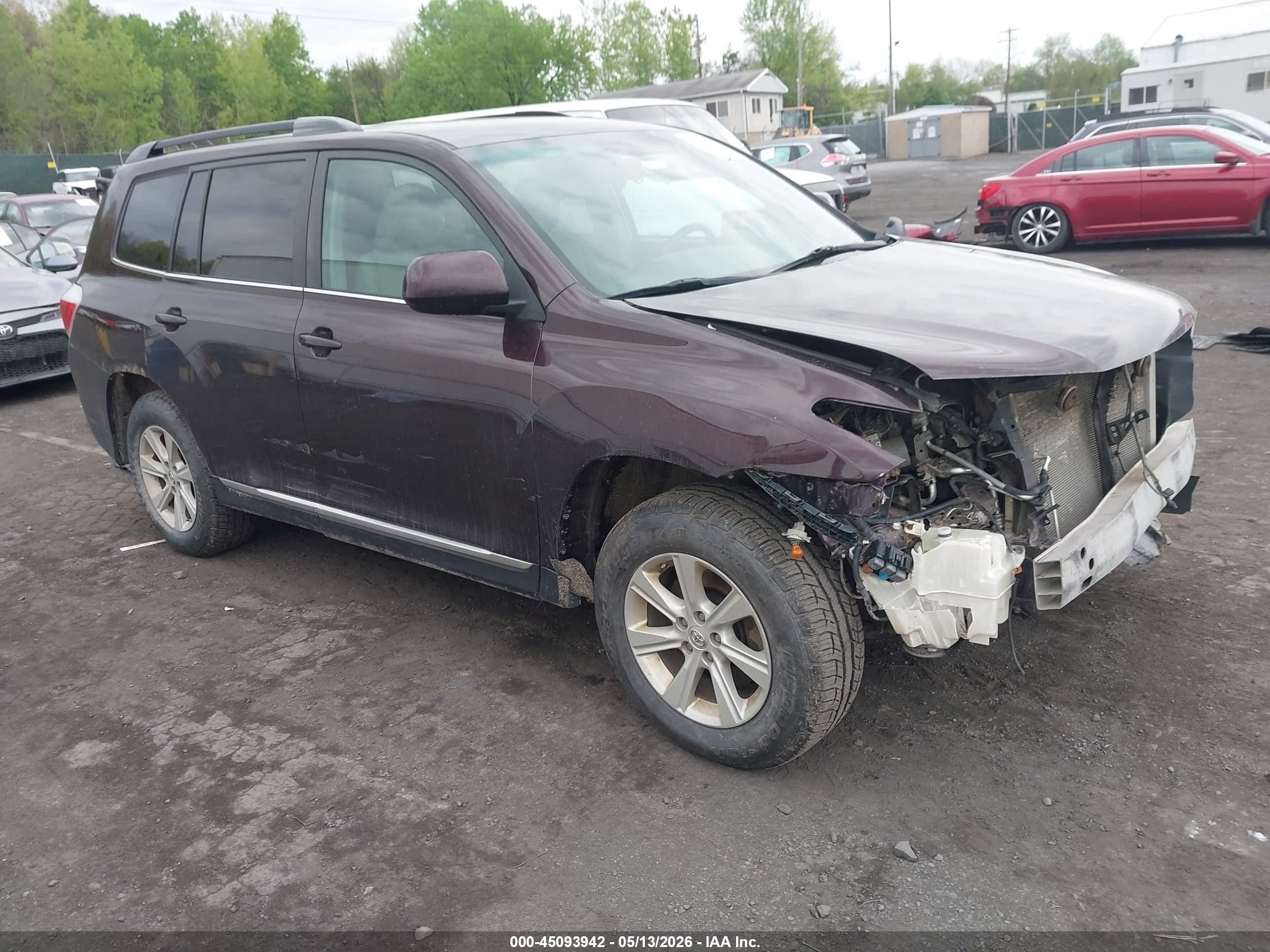 2013 Toyota Highlander SE, VIN 5TDBK3EH5DS273201 — Front end