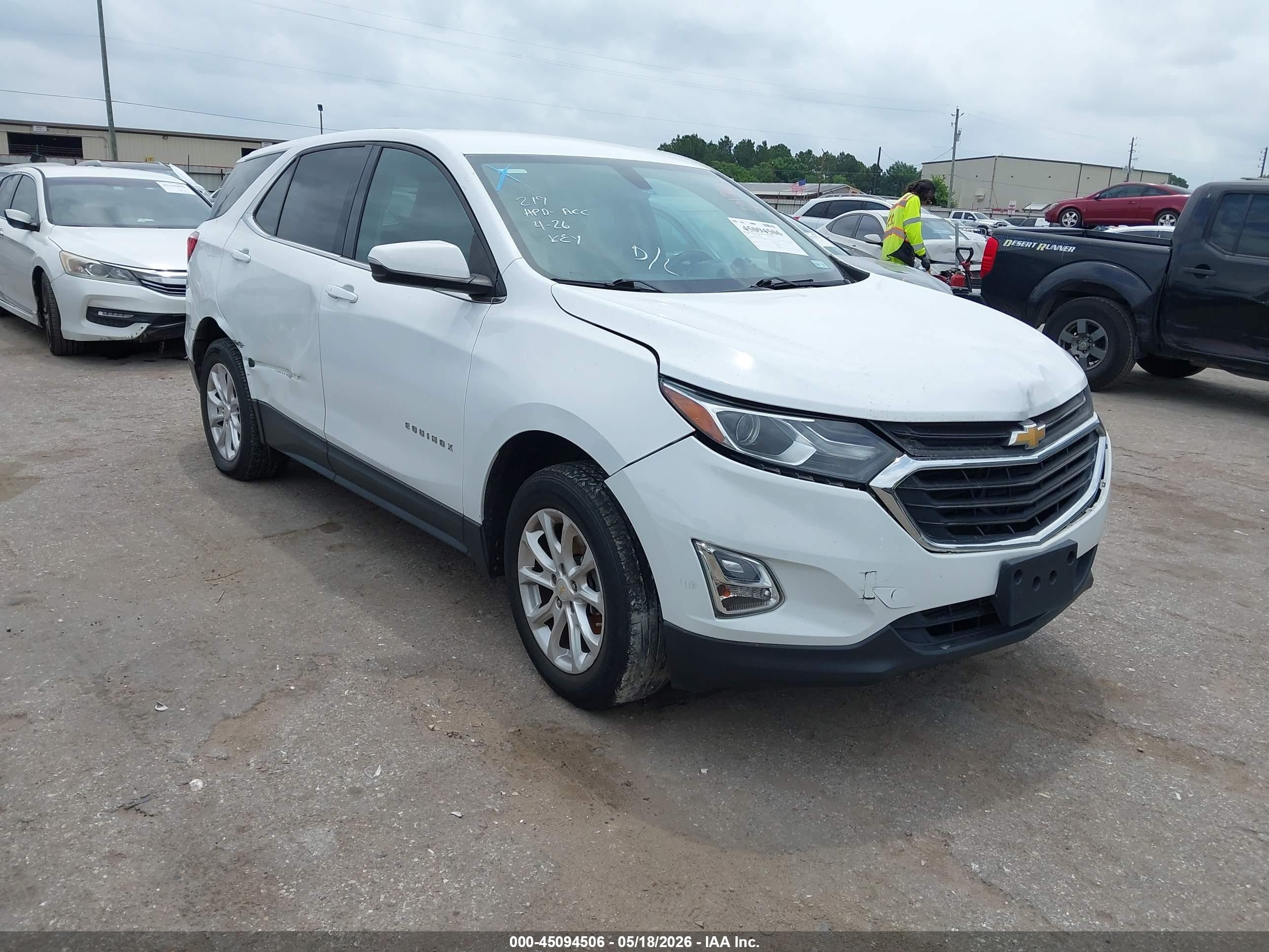 2018 Chevrolet Equinox LT, VIN 2GNAXSEV8J6249548 — Front end
