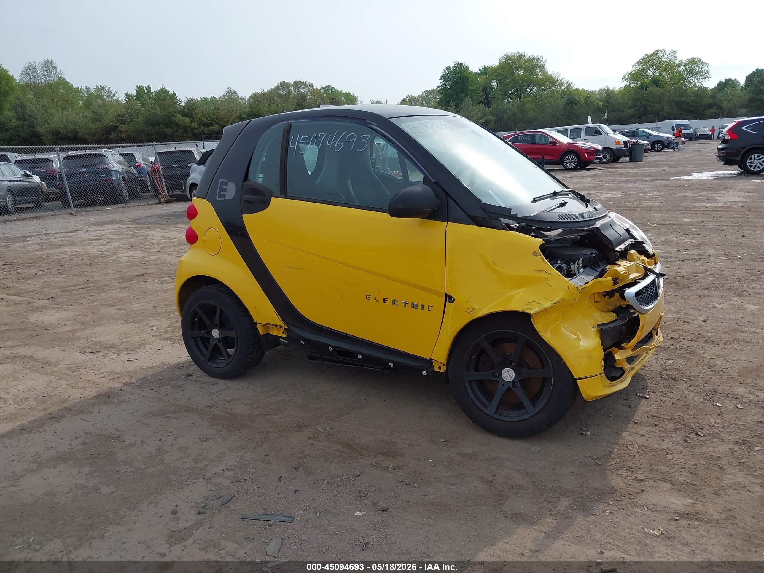 2014 Smart fortwo Passion, VIN WMEEJ9AA3EK765795 — Front end