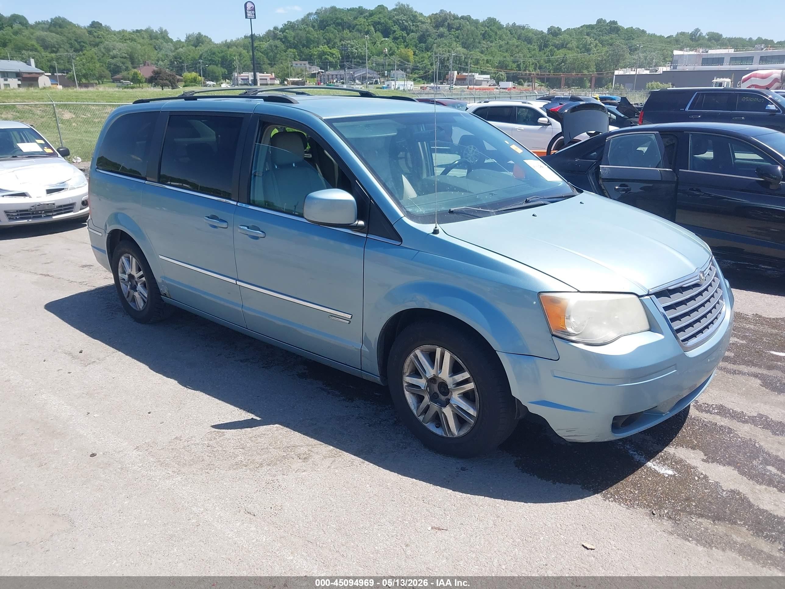 2010 Chrysler Town & Country Touring, VIN 2A4RR5DX4AR282615 — Rear end