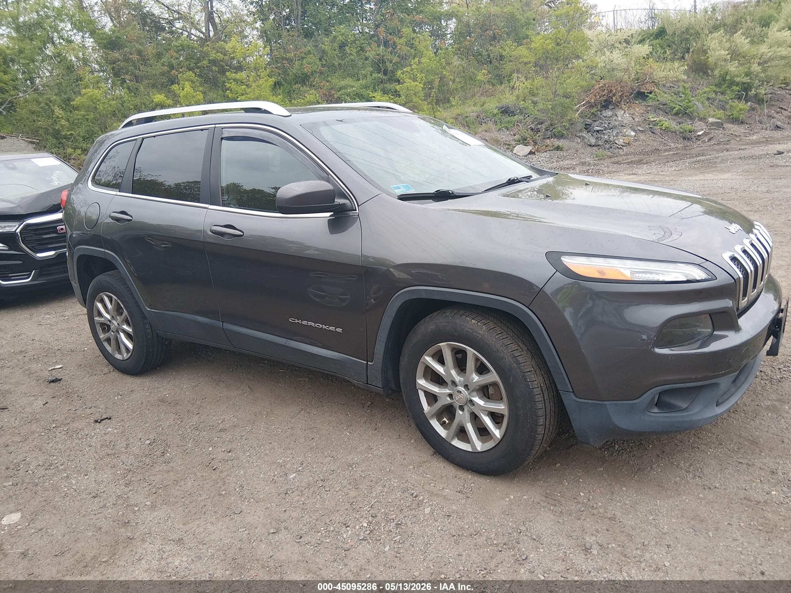 2015 Jeep Cherokee Latitude, VIN 1C4PJMCS5FW559033 — Frame damage