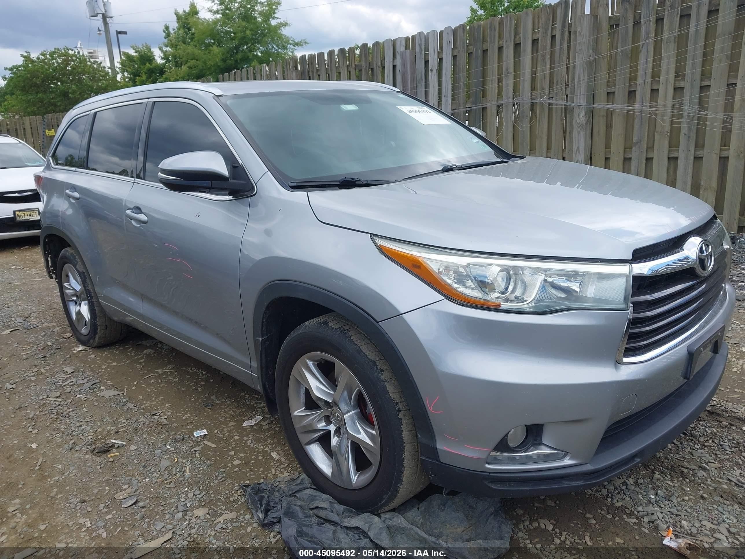 2015 Toyota Highlander Limited, VIN 5TDDKRFH5FS160734 — Rear end