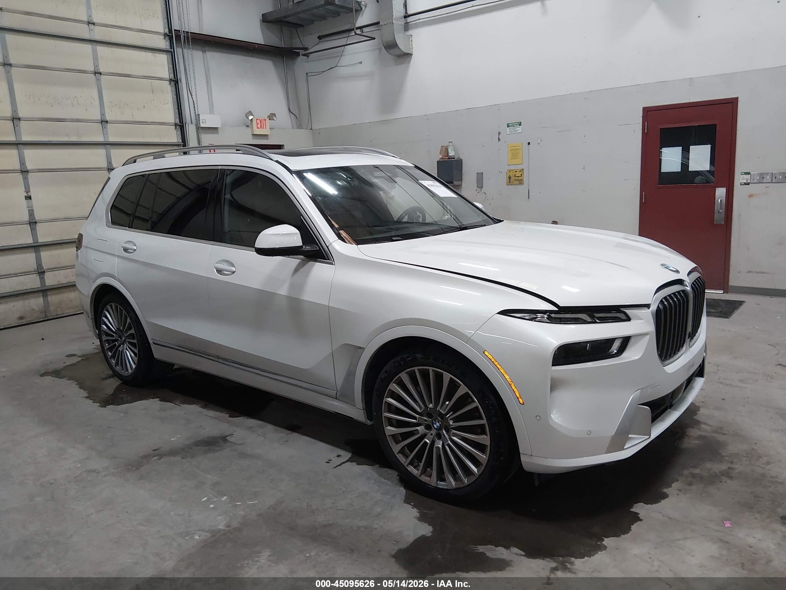 2024 BMW X7 xDrive40i, VIN 5UX23EM0XR9S24066 — Rear end