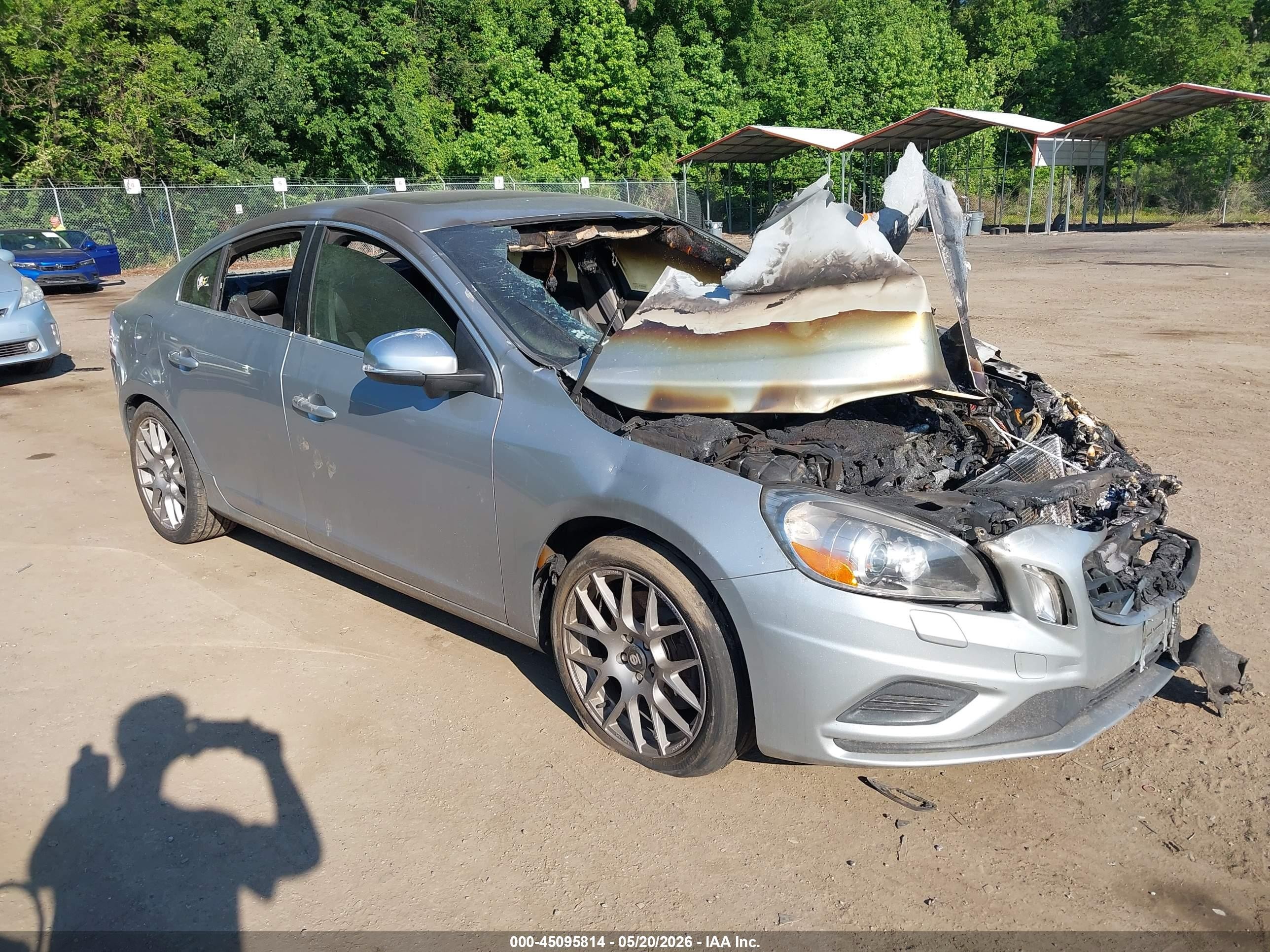 2012 Volvo S60 T6, VIN YV1902FH9C2081955 — Engine fire